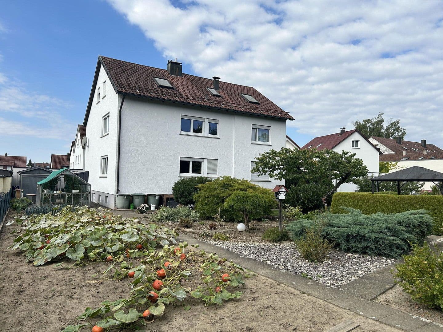 Predaj domu 250 m², pozemek 1.053 m², Ehningen, Bádensko-Wurttembersko Predaj domu 250 m², pozemek 1.053 m², Ehningen, Bádensko-Wurttembersko