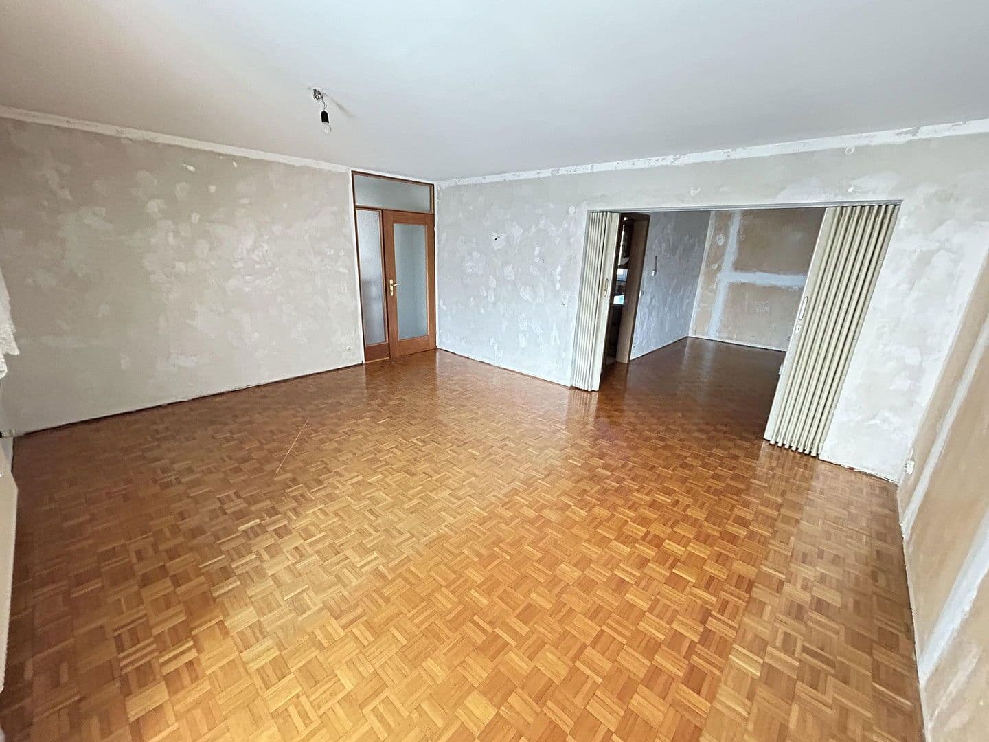 Predaj domu 250 m², pozemek 1.053 m², Ehningen, Bádensko-Wurttembersko Predaj domu 250 m², pozemek 1.053 m², Ehningen, Bádensko-Wurttembersko