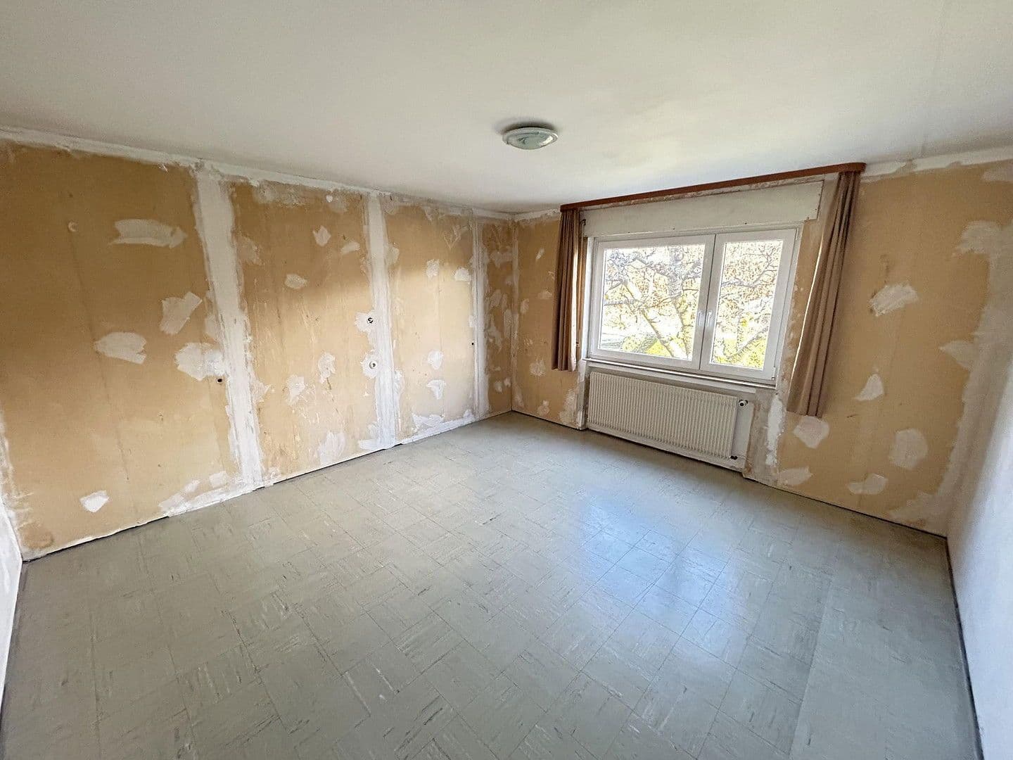 Predaj domu 250 m², pozemek 1.053 m², Ehningen, Bádensko-Wurttembersko Predaj domu 250 m², pozemek 1.053 m², Ehningen, Bádensko-Wurttembersko