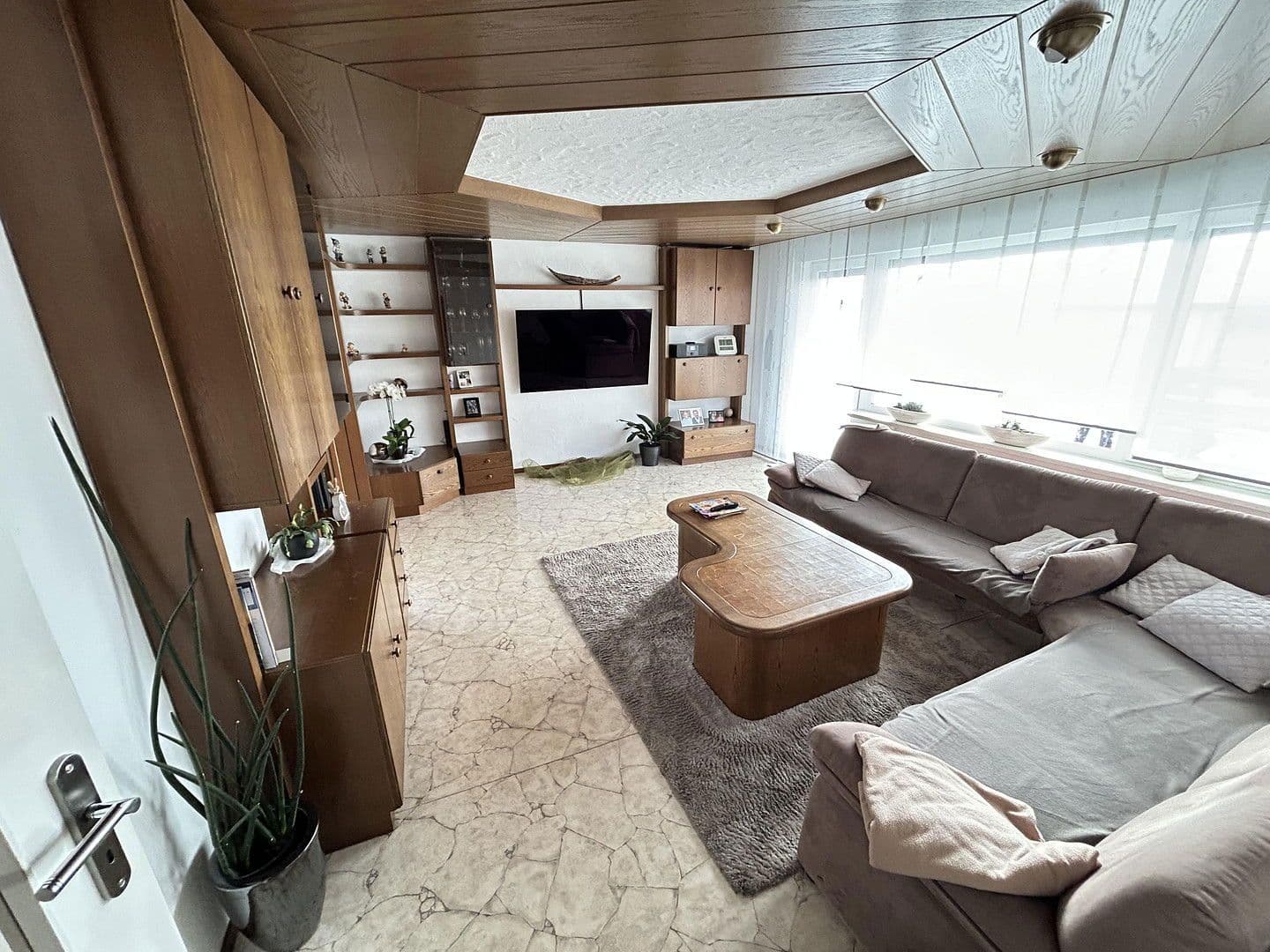 Predaj domu 250 m², pozemek 1.053 m², Ehningen, Bádensko-Wurttembersko Predaj domu 250 m², pozemek 1.053 m², Ehningen, Bádensko-Wurttembersko