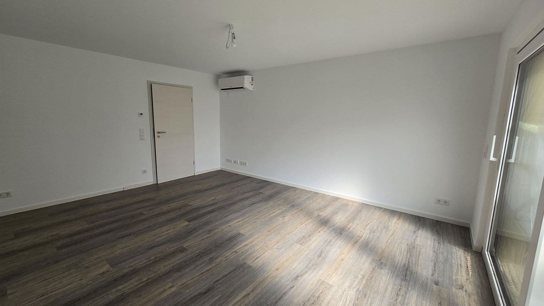 Prenájom domu 80 m², pozemek 370 m², Römerberg, Porýnie-Falcko Prenájom domu 80 m², pozemek 370 m², Römerberg, Porýnie-Falcko