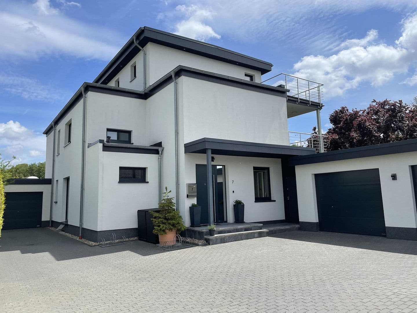 Predaj domu 292 m², pozemek 503 m², Peine, Dolné Sasko Predaj domu 292 m², pozemek 503 m², Peine, Dolné Sasko