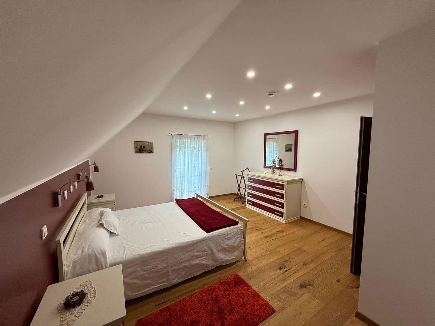 Predaj domu 263 m², pozemek 880 m², Schwabach, Bavorsko Predaj domu 263 m², pozemek 880 m², Schwabach, Bavorsko