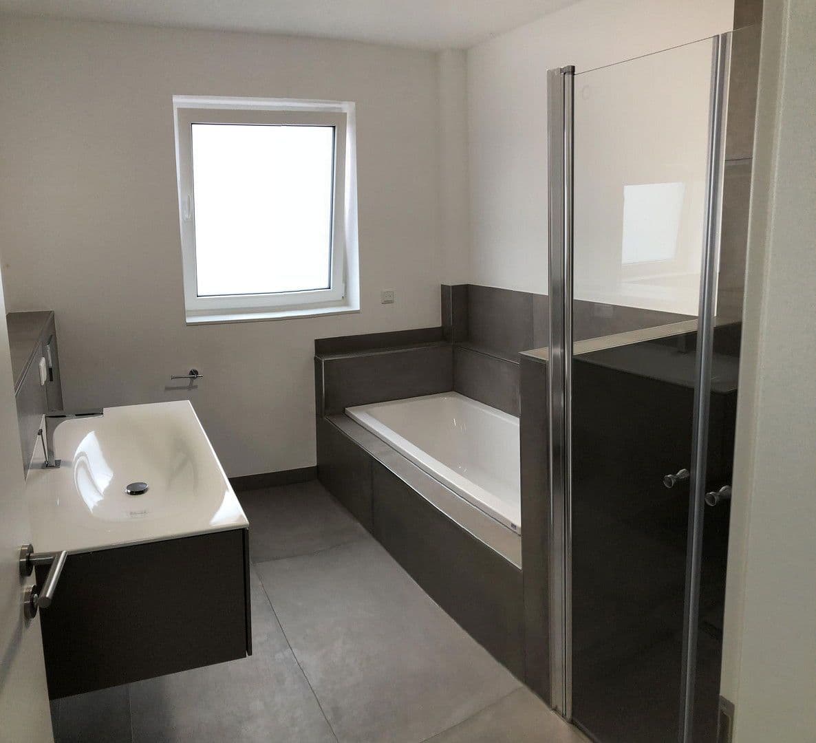 Prenájom domu 145 m², pozemek 142 m², Albert-Schweitzer-Straße 23e, Grünstadt, Porýnie-Falcko Prenájom domu 145 m², pozemek 142 m², Albert-Schweitzer-Straße 23e, Grünstadt, Porýnie-Falcko