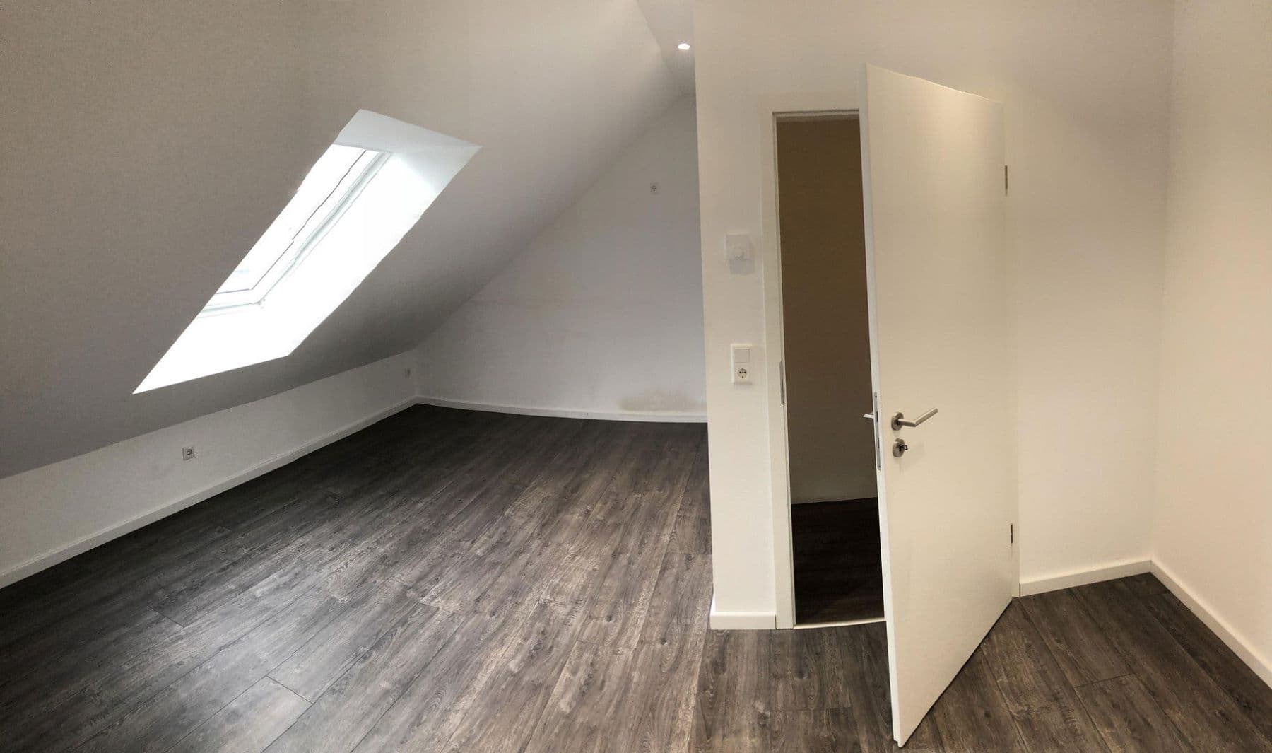 Prenájom domu 145 m², pozemek 142 m², Albert-Schweitzer-Straße 23e, Grünstadt, Porýnie-Falcko Prenájom domu 145 m², pozemek 142 m², Albert-Schweitzer-Straße 23e, Grünstadt, Porýnie-Falcko