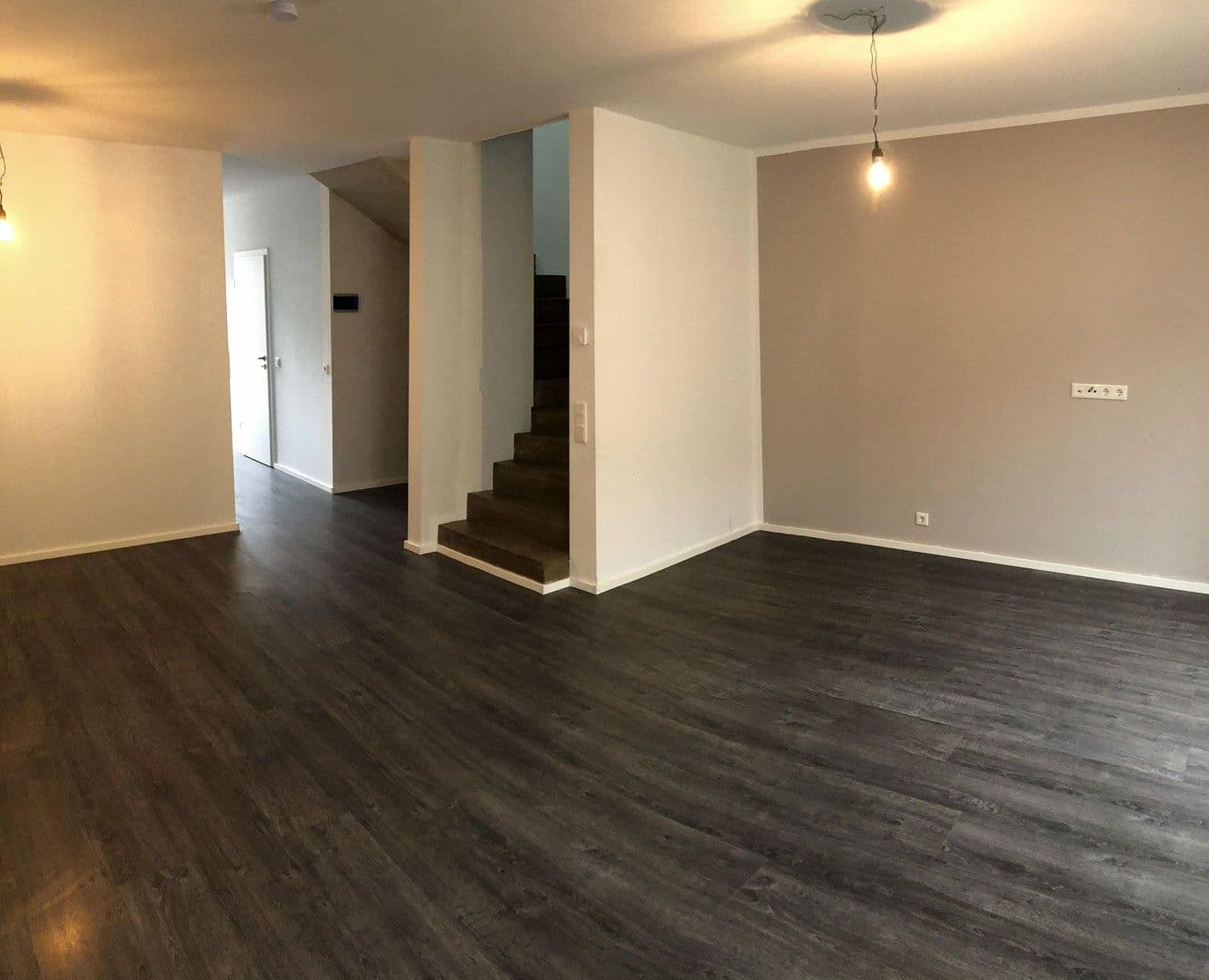 Prenájom domu 145 m², pozemek 142 m², Albert-Schweitzer-Straße 23e, Grünstadt, Porýnie-Falcko Prenájom domu 145 m², pozemek 142 m², Albert-Schweitzer-Straße 23e, Grünstadt, Porýnie-Falcko