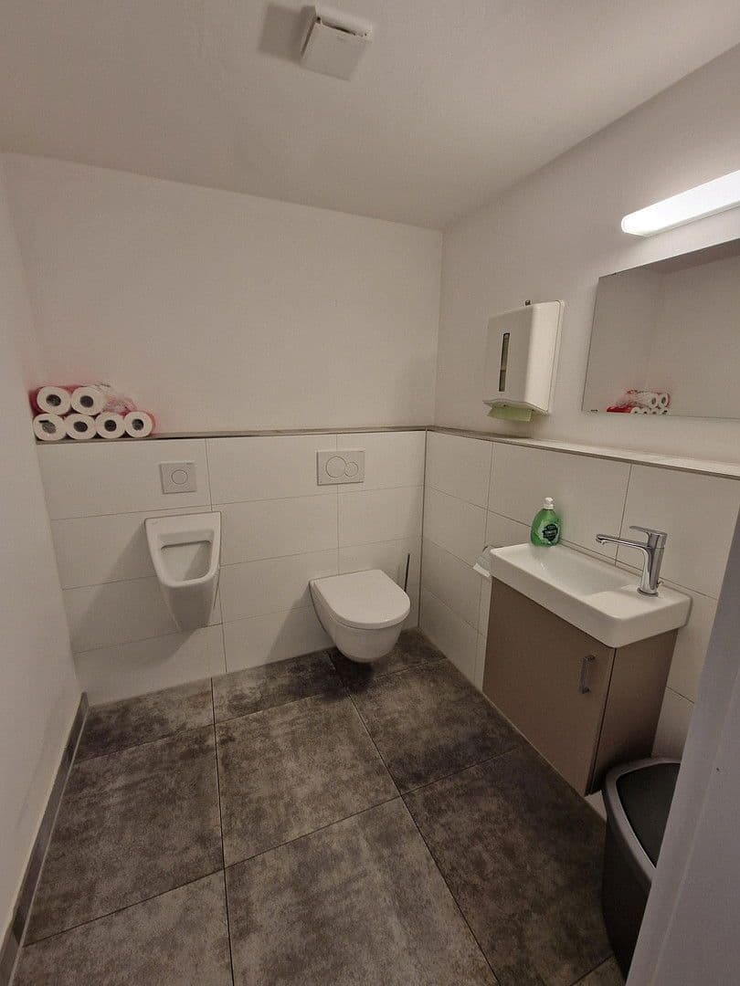 Predaj nebytového priestoru 1.213 m², Schleifweg 1b, Uttenreuth, Bavorsko Predaj nebytového priestoru 1.213 m², Schleifweg 1b, Uttenreuth, Bavorsko