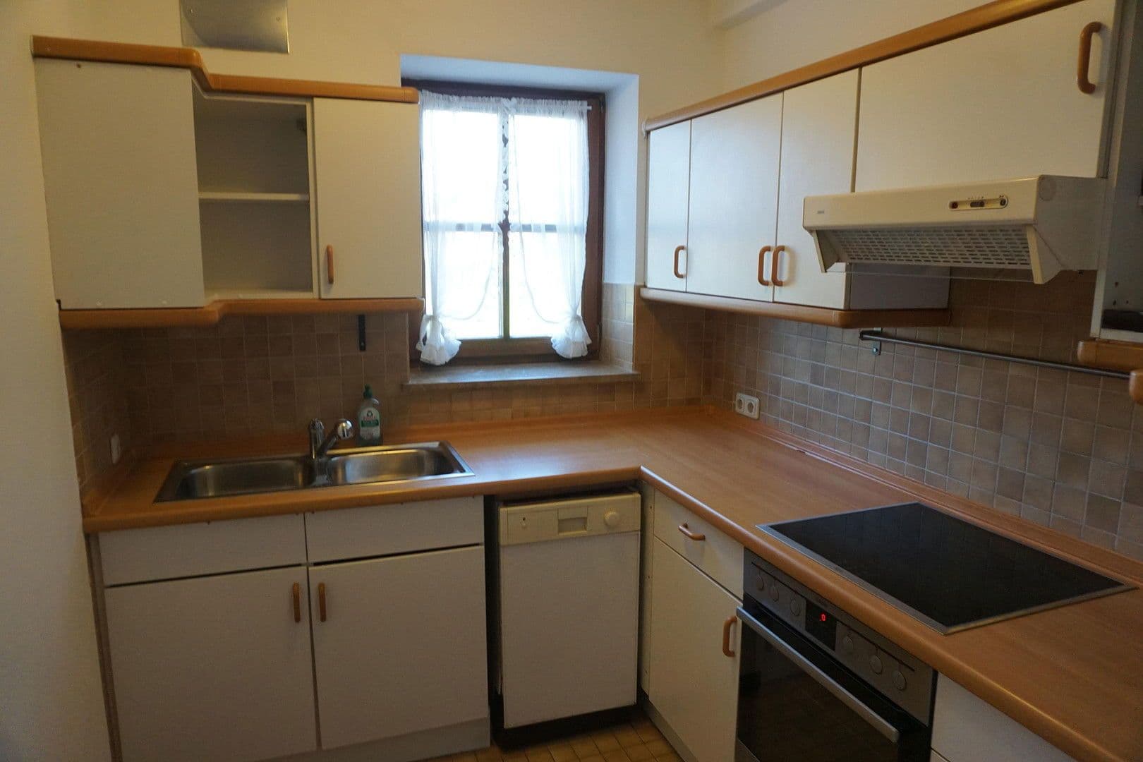 Predaj domu 250 m², pozemek 931 m², Huglfing, Bavorsko Predaj domu 250 m², pozemek 931 m², Huglfing, Bavorsko