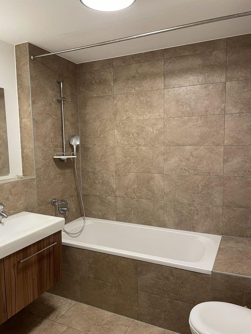 Prenájom bytu 3-izbový 89 m², Stuttgart, Bádensko-Wurttembersko Prenájom bytu 3-izbový 89 m², Stuttgart, Bádensko-Wurttembersko