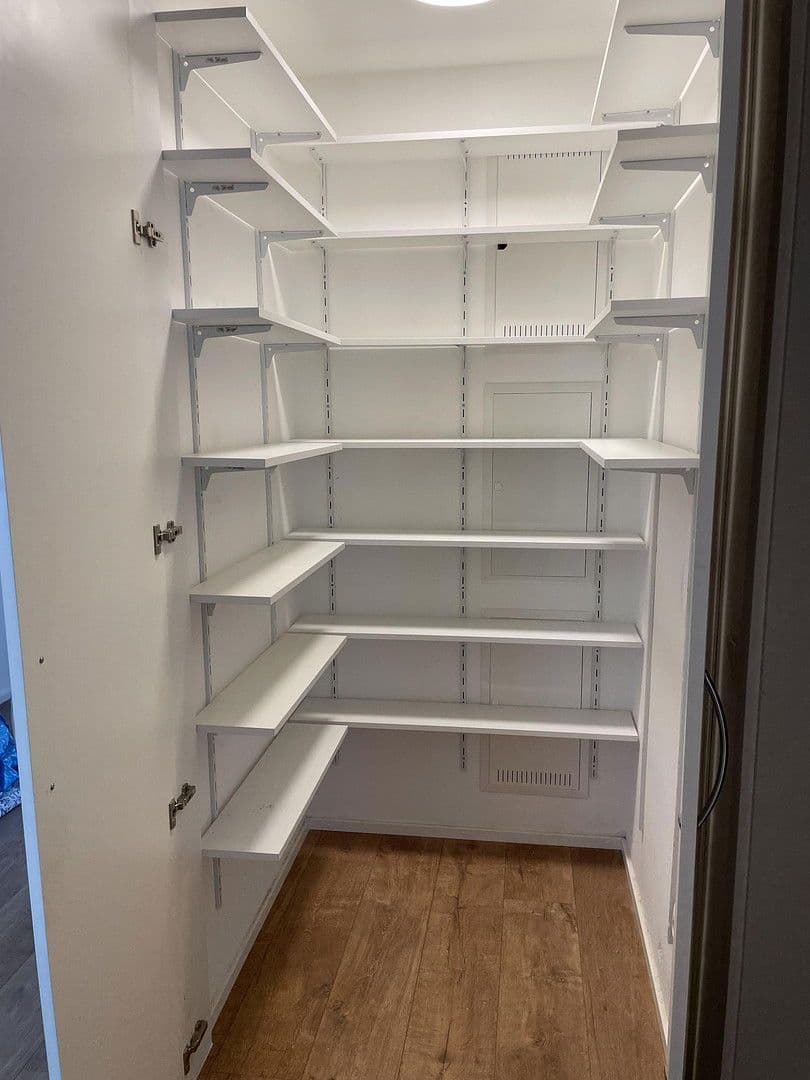 Prenájom bytu 3-izbový 89 m², Stuttgart, Bádensko-Wurttembersko Prenájom bytu 3-izbový 89 m², Stuttgart, Bádensko-Wurttembersko