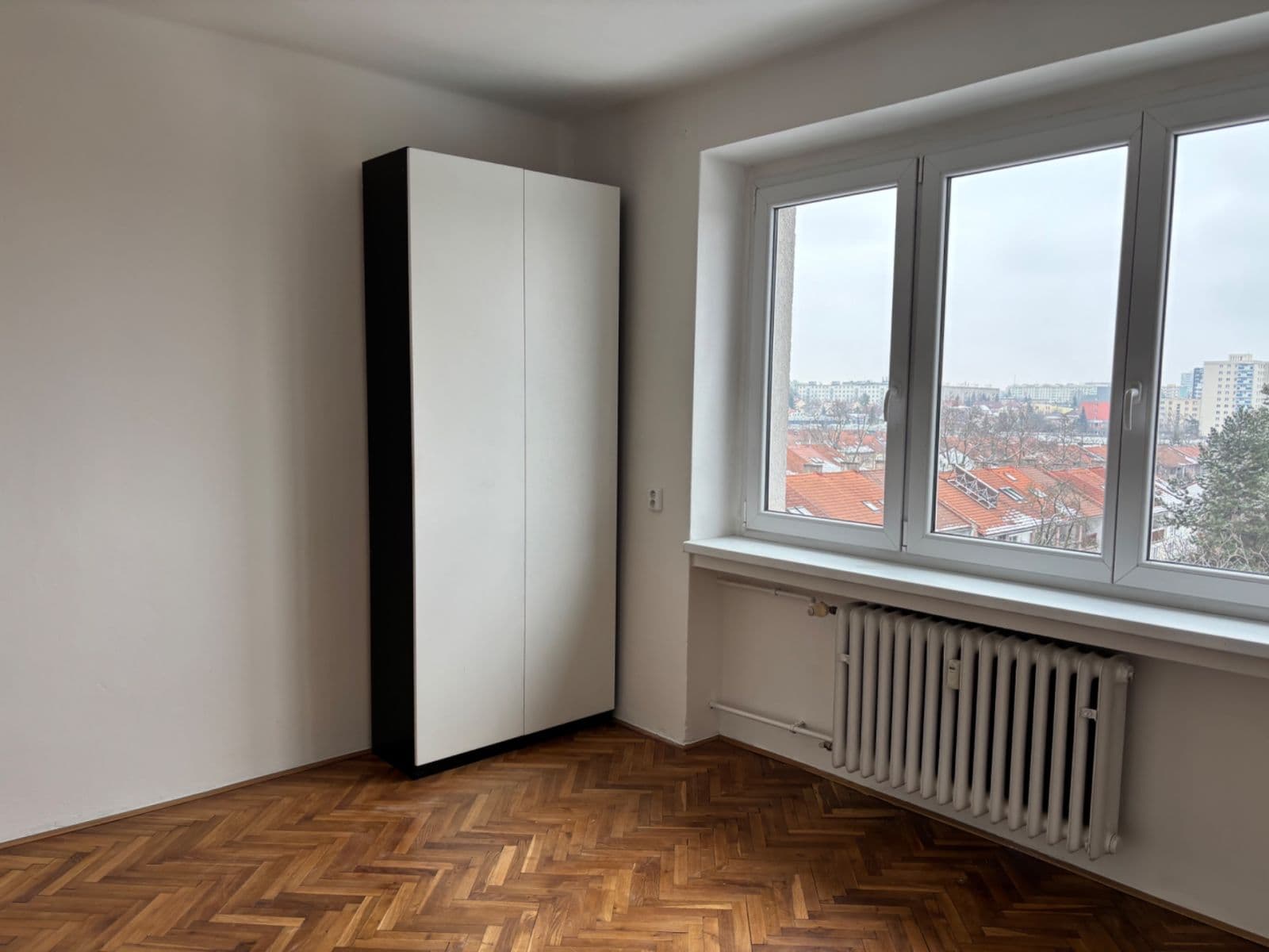 Prenájom bytu 3-izbový 77 m², Černokostelecká, Praha, Praha Prenájom bytu 3-izbový 77 m², Černokostelecká, Praha, Praha