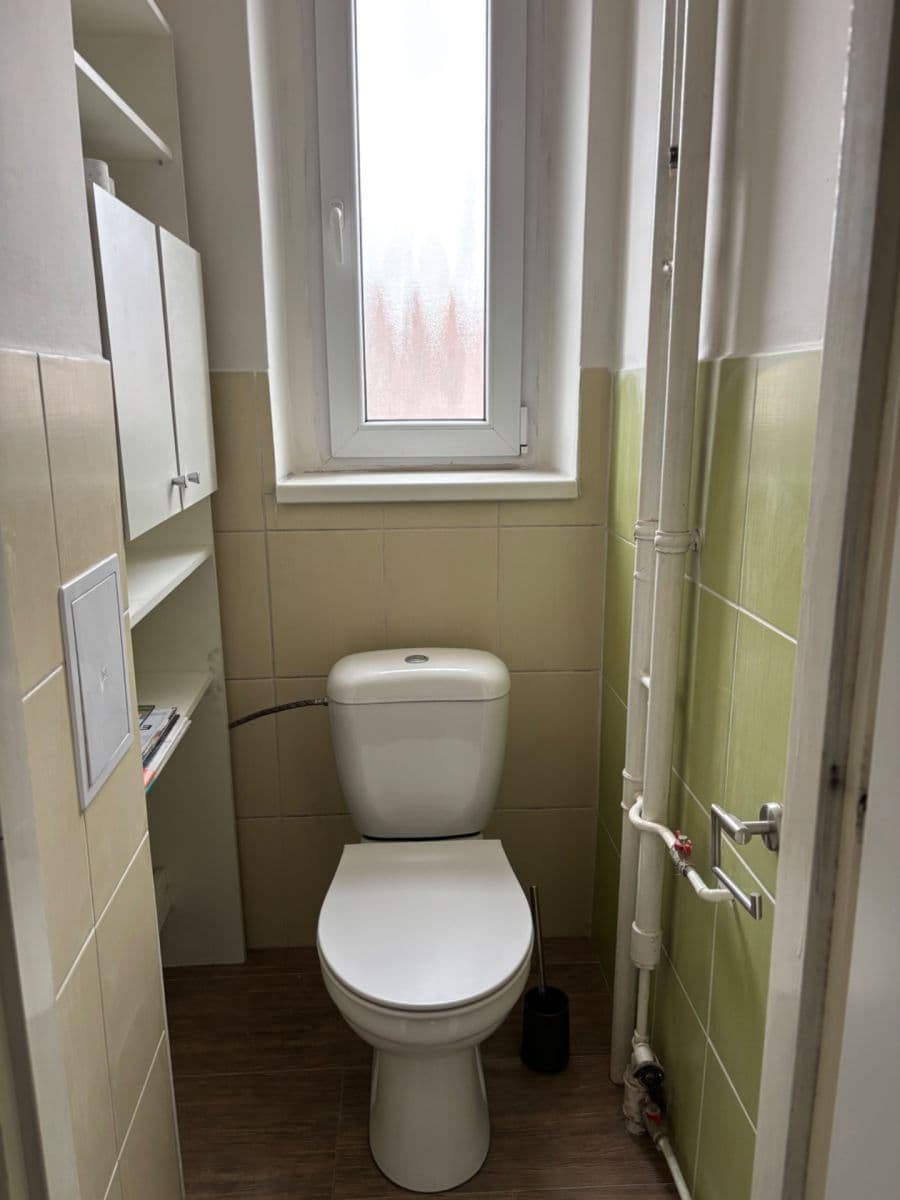 Prenájom bytu 3-izbový 77 m², Černokostelecká, Praha, Praha Prenájom bytu 3-izbový 77 m², Černokostelecká, Praha, Praha