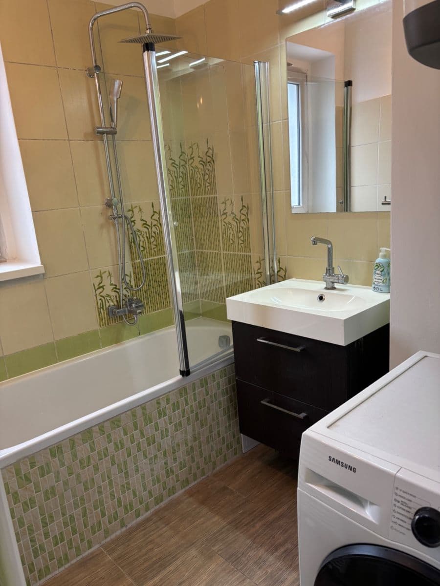 Prenájom bytu 3-izbový 77 m², Černokostelecká, Praha, Praha Prenájom bytu 3-izbový 77 m², Černokostelecká, Praha, Praha