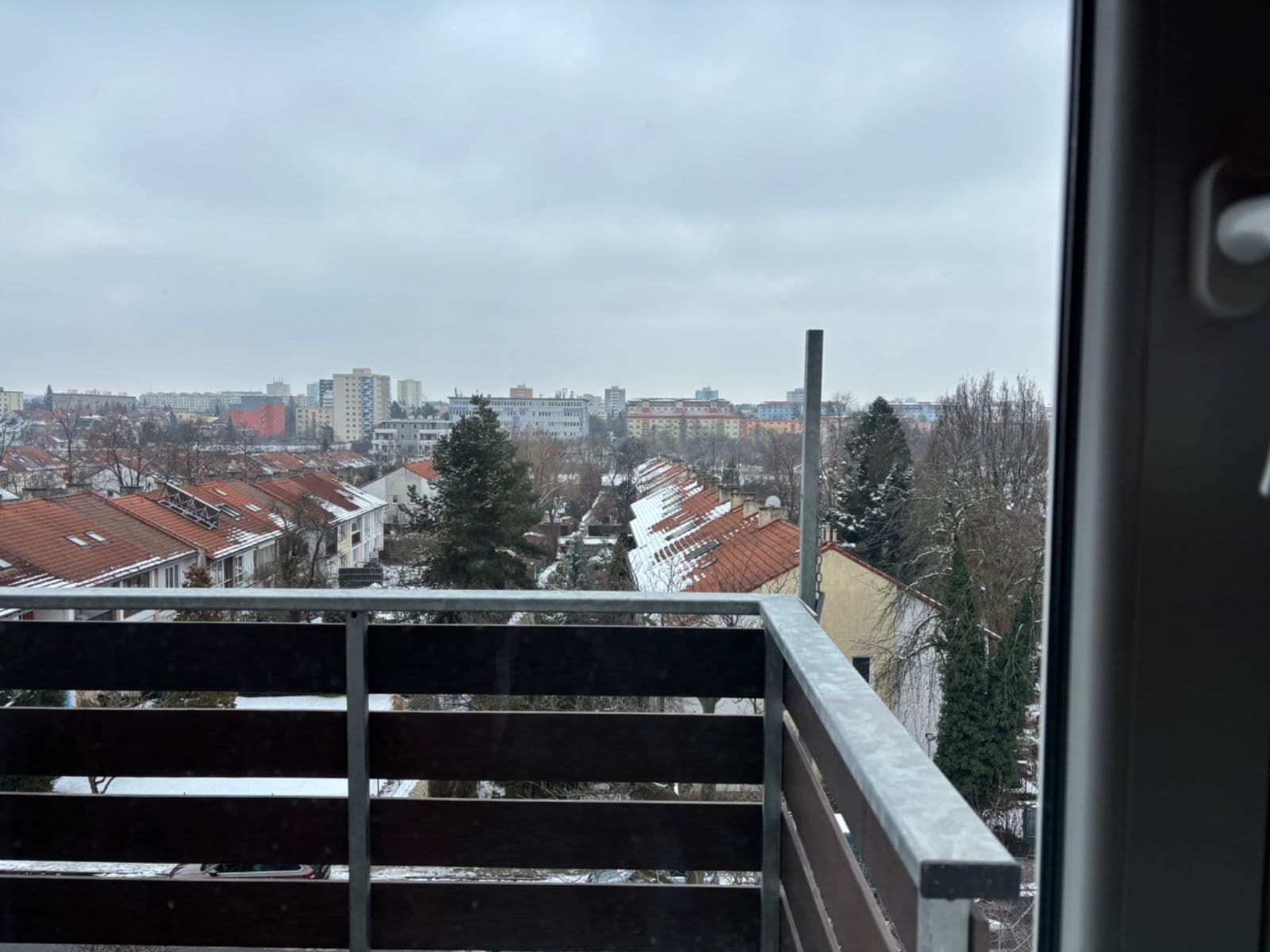 Prenájom bytu 3-izbový 77 m², Černokostelecká, Praha, Praha Prenájom bytu 3-izbový 77 m², Černokostelecká, Praha, Praha