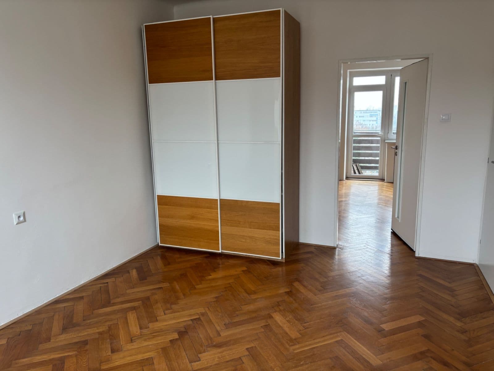 Prenájom bytu 3-izbový 77 m², Černokostelecká, Praha, Praha Prenájom bytu 3-izbový 77 m², Černokostelecká, Praha, Praha