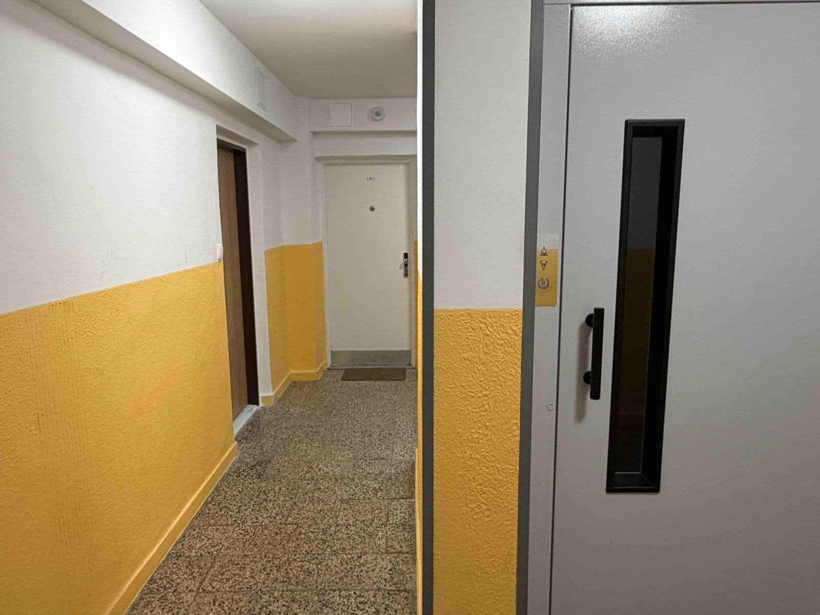 Prenájom bytu 1-izbový 32 m², Lidická, Pardubice, Pardubický kraj Prenájom bytu 1-izbový 32 m², Lidická, Pardubice, Pardubický kraj