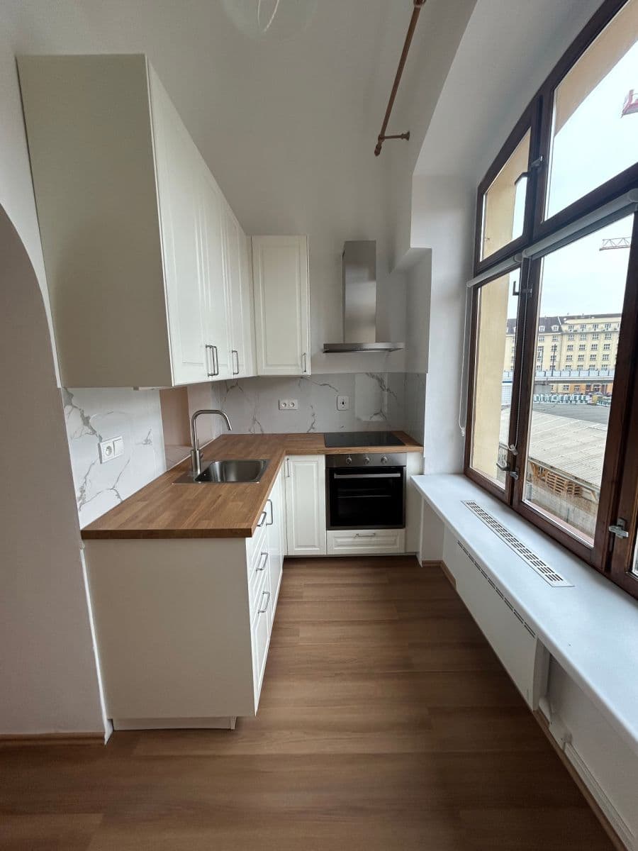 Prenájom bytu 2-izbový 45 m², Bubenská, Praha, Praha Prenájom bytu 2-izbový 45 m², Bubenská, Praha, Praha