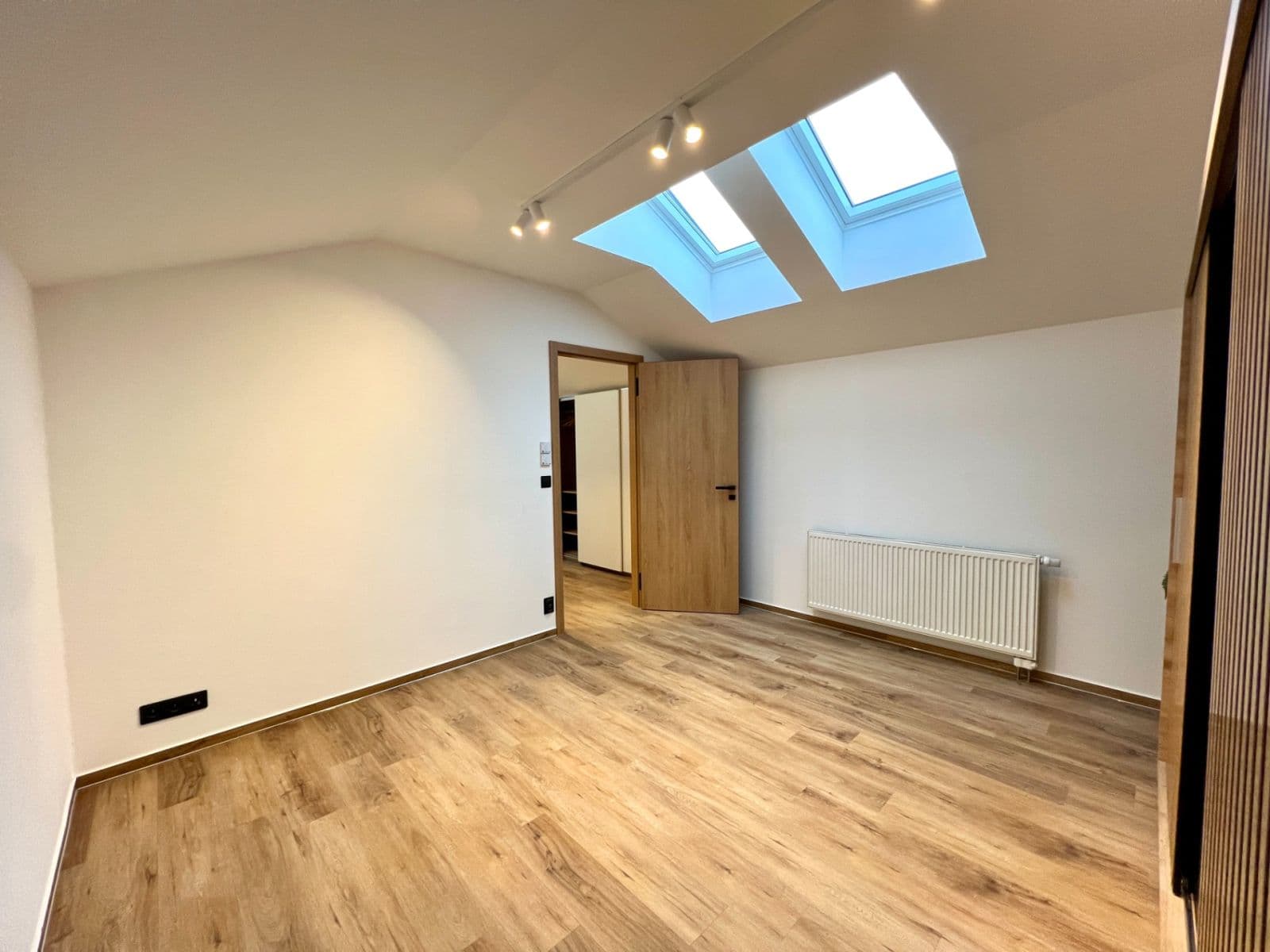 Prenájom bytu 3-izbový 118 m², V Zeleném údolí, Praha, Praha Prenájom bytu 3-izbový 118 m², V Zeleném údolí, Praha, Praha