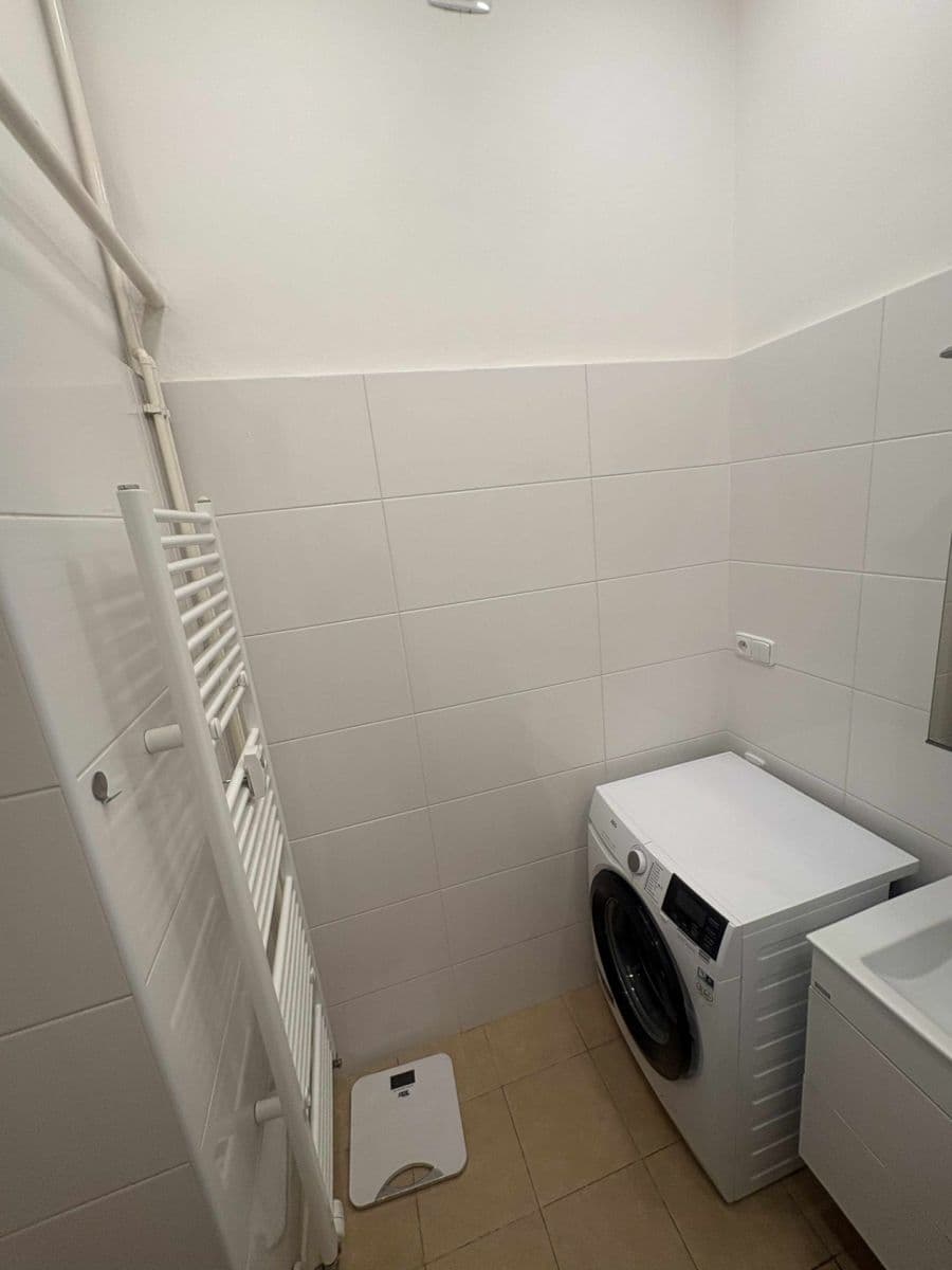 Prenájom bytu 2-izbový 49 m², Na Louži, Praha, Praha Prenájom bytu 2-izbový 49 m², Na Louži, Praha, Praha