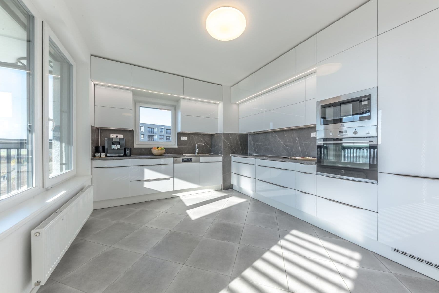 Prenájom bytu 4-izbový 101 m², Stočesova, Praha, Praha Prenájom bytu 4-izbový 101 m², Stočesova, Praha, Praha