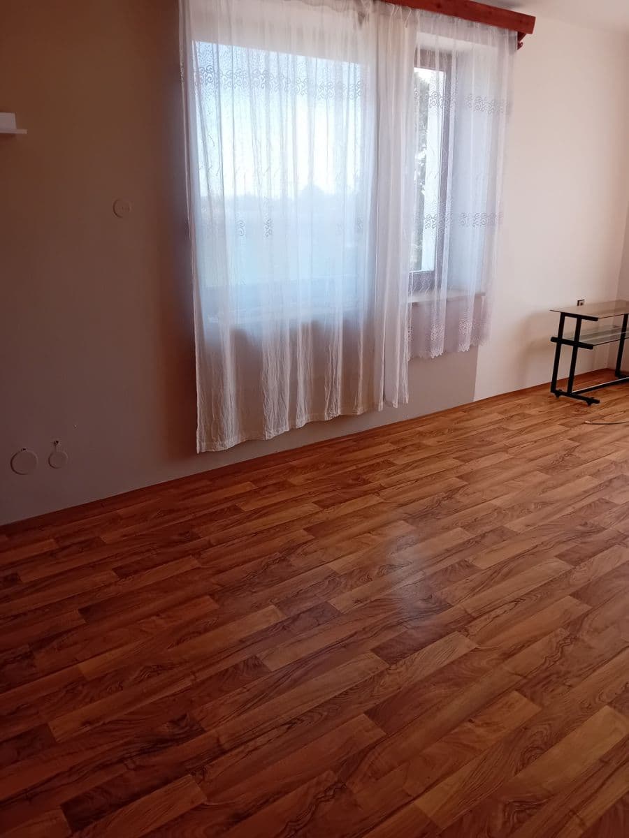 Prenájom bytu 1-izbový 41 m², Velimská, Sokoleč, Středočeský kraj Prenájom bytu 1-izbový 41 m², Velimská, Sokoleč, Středočeský kraj