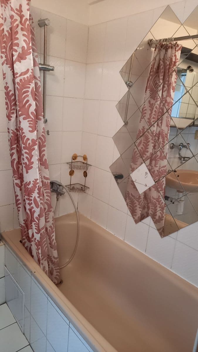 Prenájom bytu 1-izbový 36 m², Plzeňská, Praha, Praha Prenájom bytu 1-izbový 36 m², Plzeňská, Praha, Praha