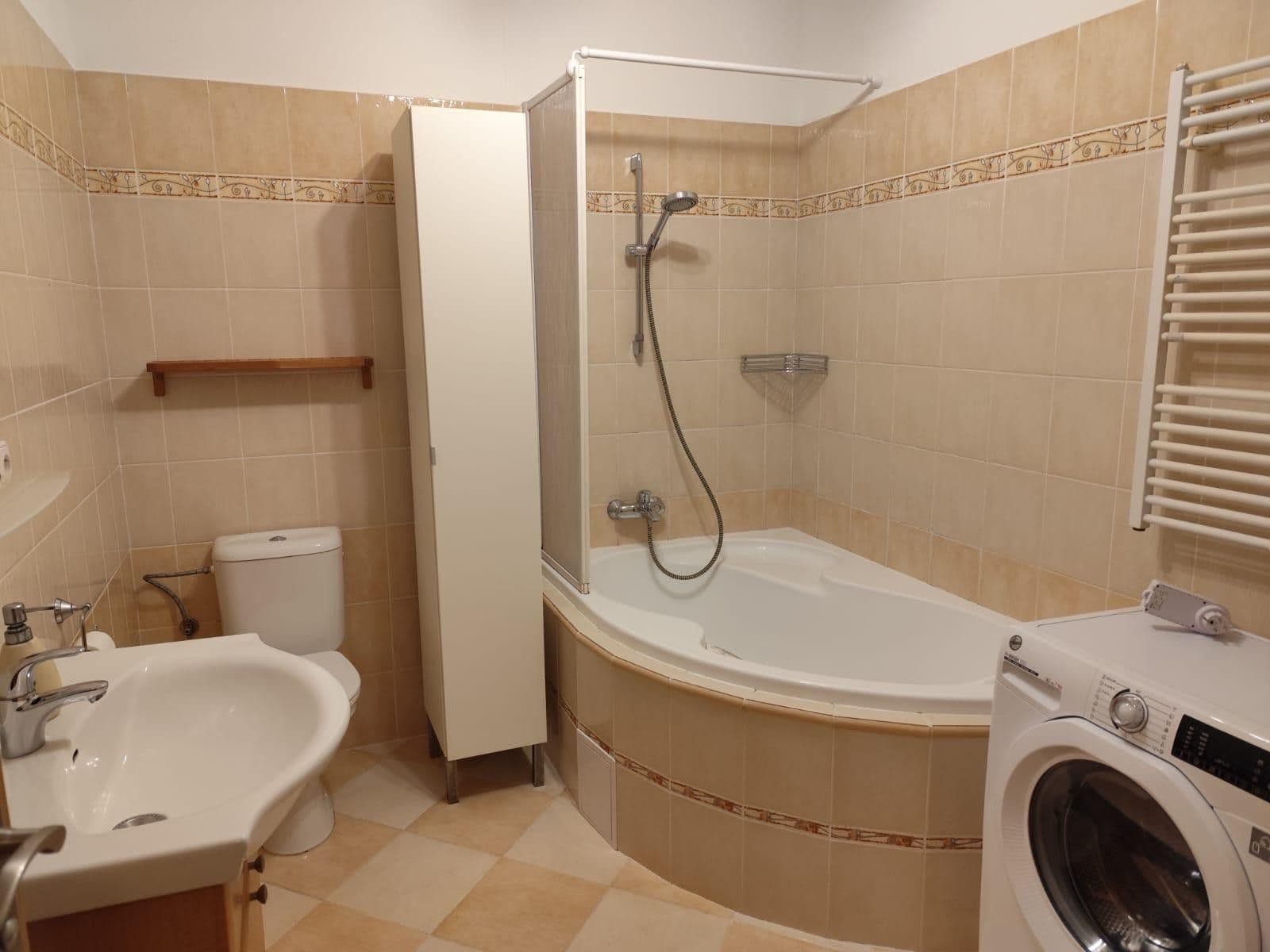 Prenájom bytu 2-izbový 58 m², Na Ladech, Květnice, Středočeský kraj Prenájom bytu 2-izbový 58 m², Na Ladech, Květnice, Středočeský kraj