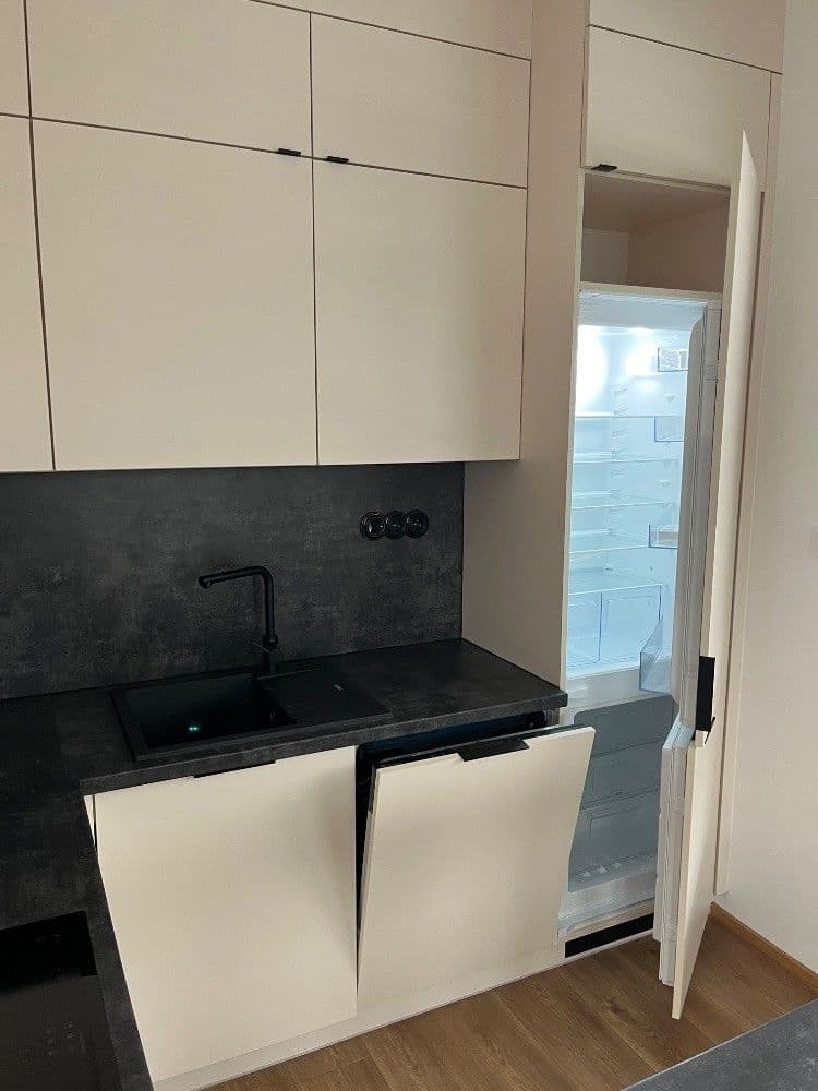 Prenájom bytu 1-izbový 38 m², Závišova, Praha, Praha Prenájom bytu 1-izbový 38 m², Závišova, Praha, Praha