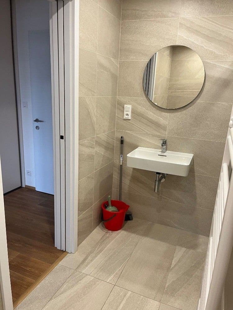 Prenájom bytu 1-izbový 38 m², Závišova, Praha, Praha Prenájom bytu 1-izbový 38 m², Závišova, Praha, Praha