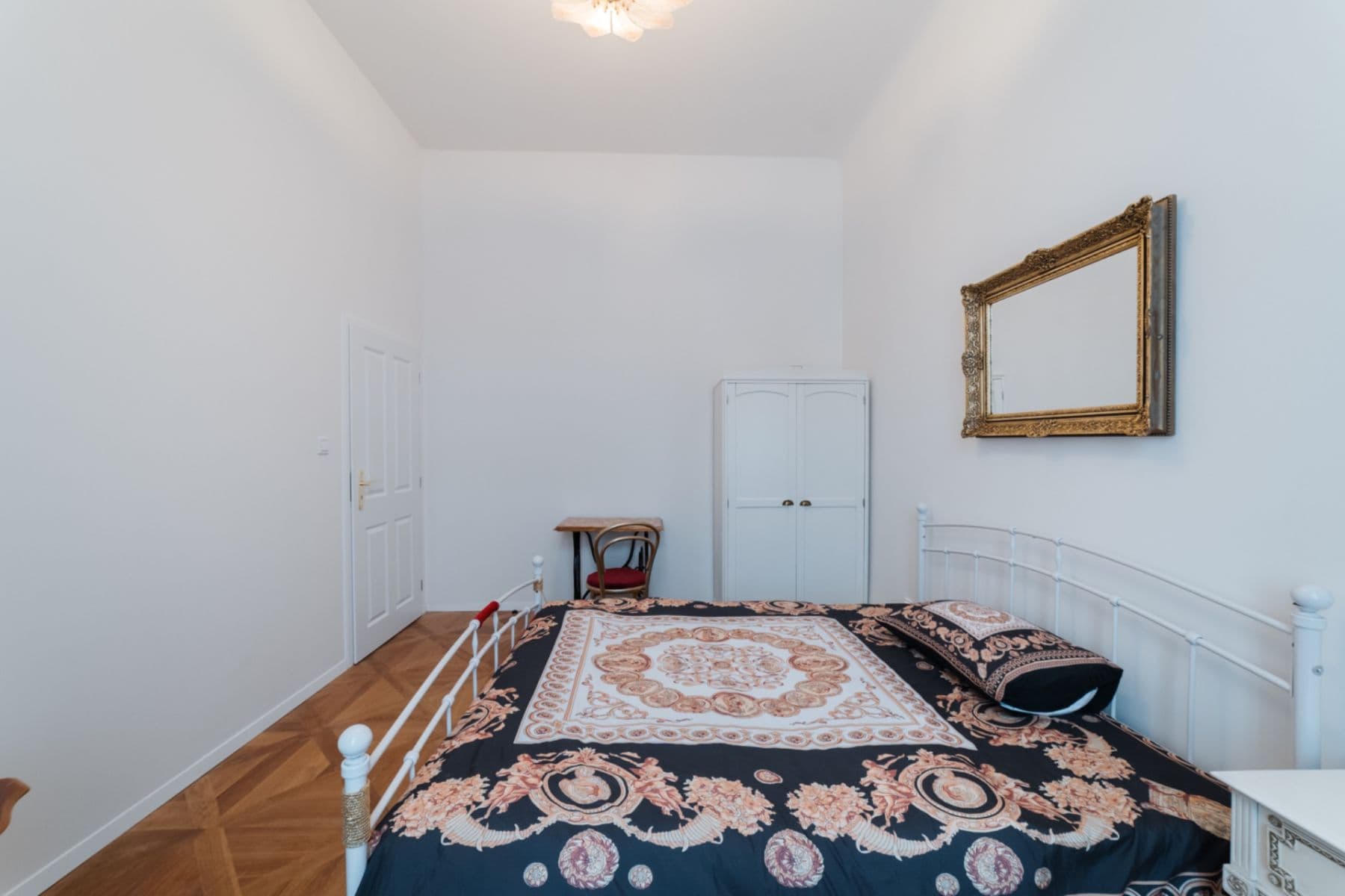 Prenájom bytu 3-izbový 93 m², Zborovská, Praha, Praha Prenájom bytu 3-izbový 93 m², Zborovská, Praha, Praha