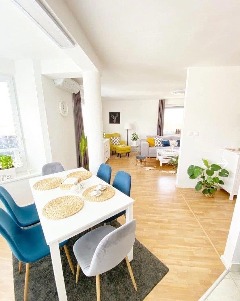 Prenájom bytu 2-izbový 65 m², Planét, Ružinov, Bratislavský kraj Prenájom bytu 2-izbový 65 m², Planét, Ružinov, Bratislavský kraj