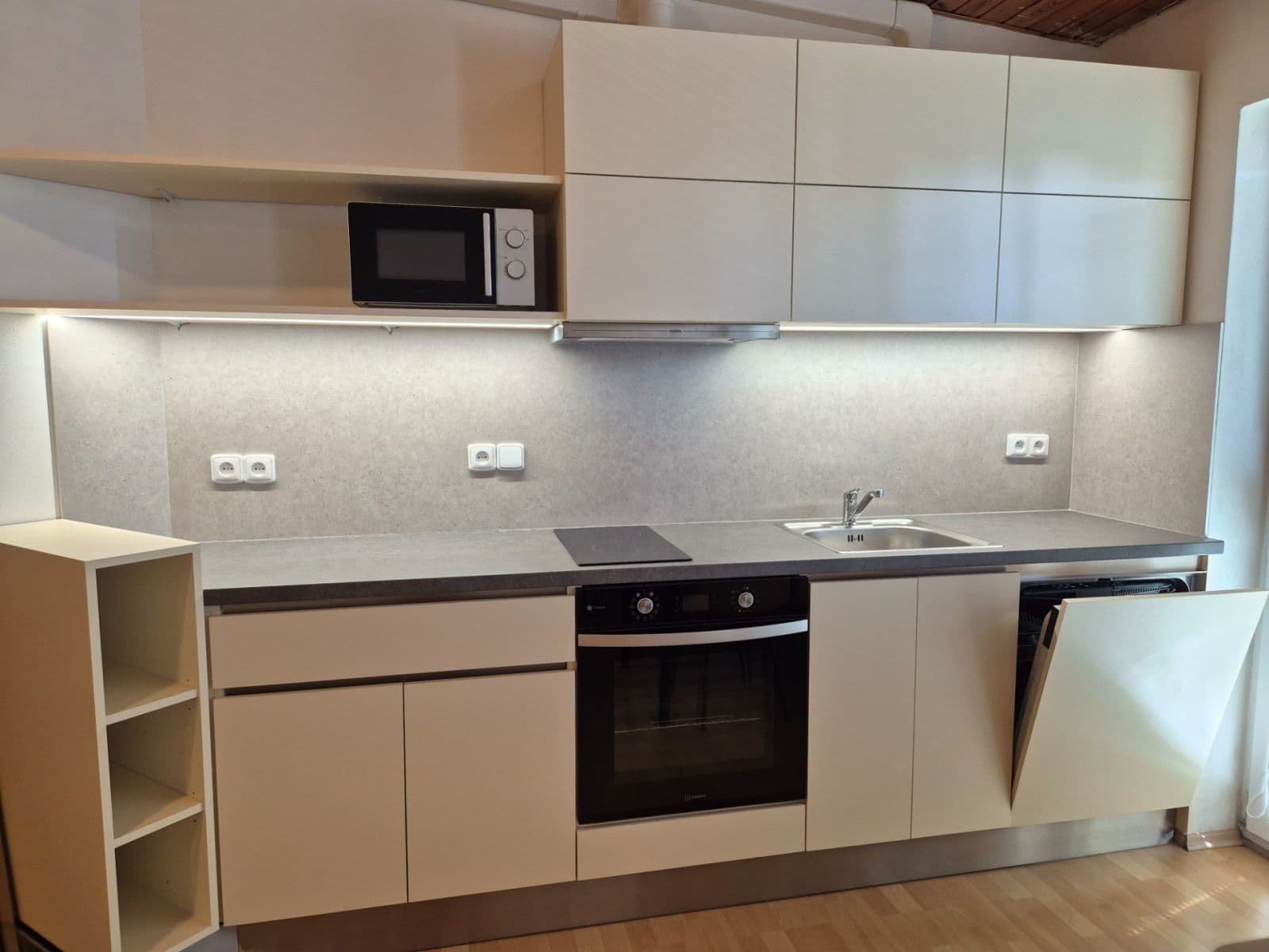 Prenájom bytu 3-izbový 82 m², Hněvkovského, Brno, Jihomoravský kraj Prenájom bytu 3-izbový 82 m², Hněvkovského, Brno, Jihomoravský kraj