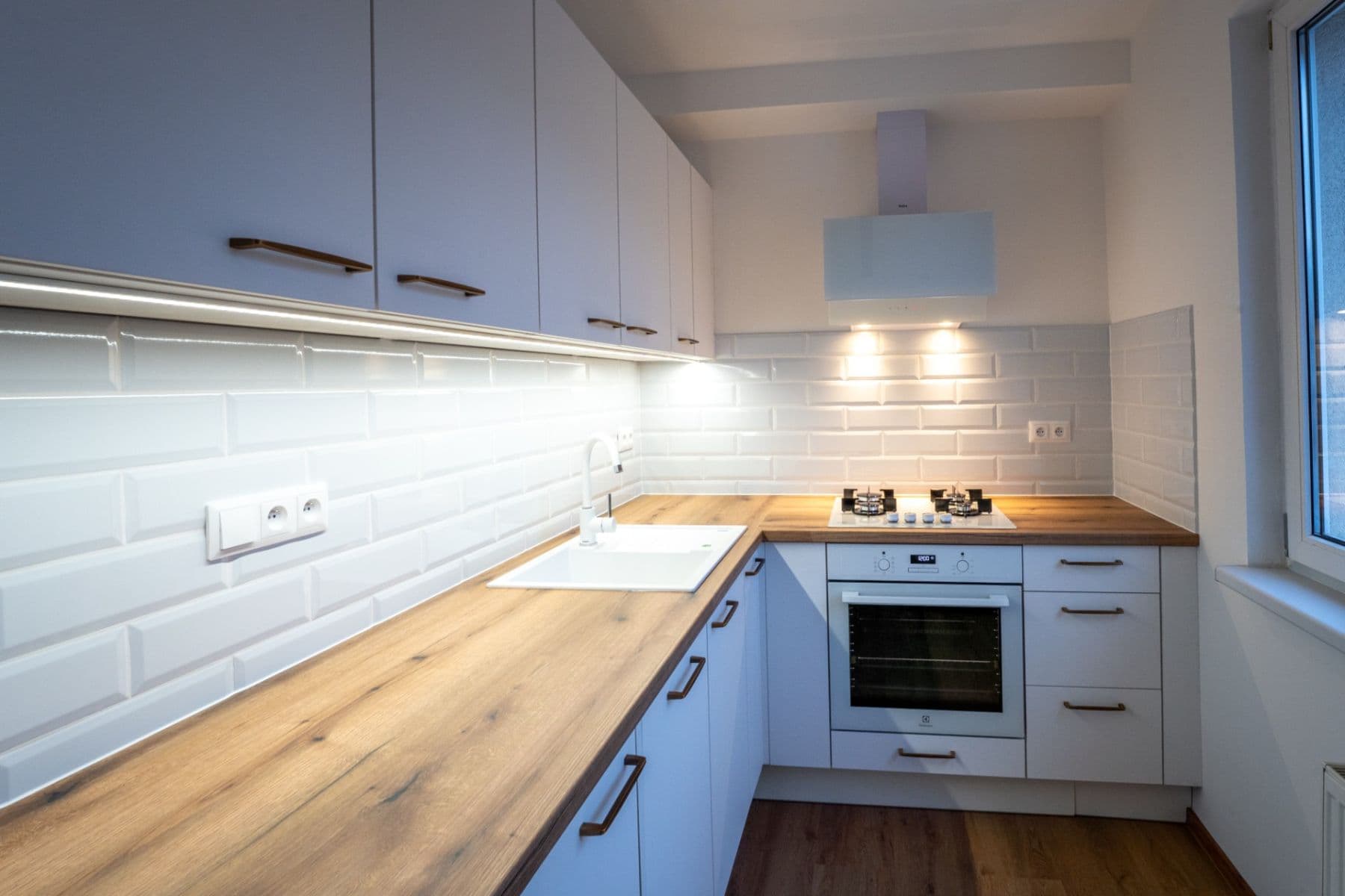 Prenájom bytu 2-izbový 57 m², Kamerunská, Praha, Praha Prenájom bytu 2-izbový 57 m², Kamerunská, Praha, Praha