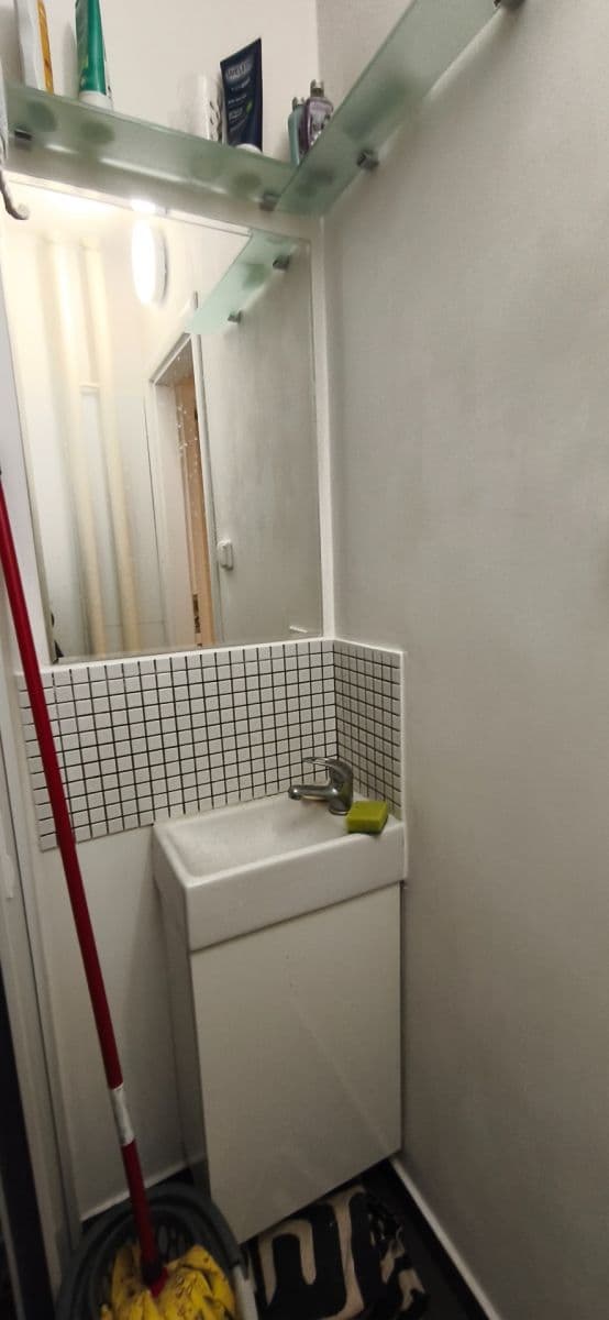 Prenájom bytu 1-izbový 21 m², Konšelská, Praha, Praha Prenájom bytu 1-izbový 21 m², Konšelská, Praha, Praha