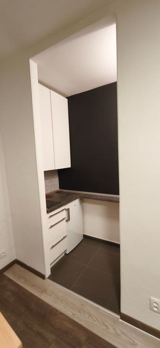Prenájom bytu 1-izbový 21 m², Konšelská, Praha, Praha Prenájom bytu 1-izbový 21 m², Konšelská, Praha, Praha