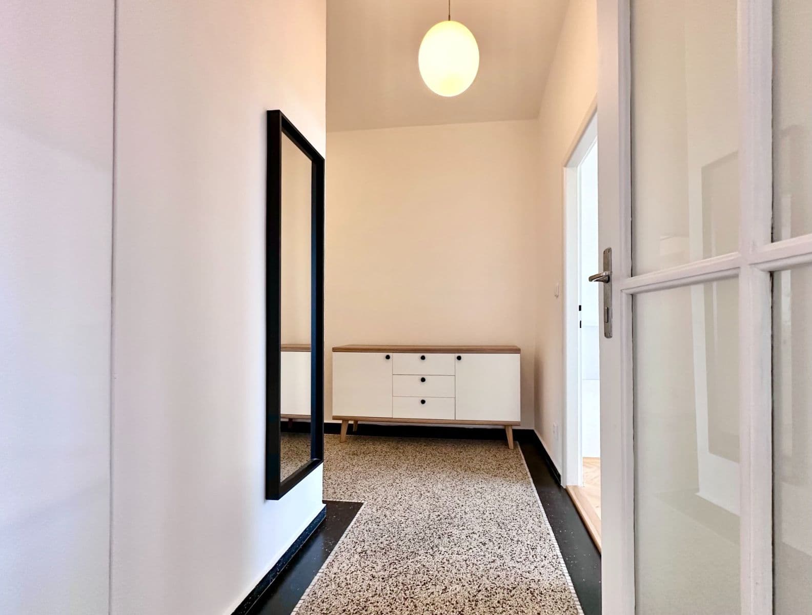 Prenájom bytu 2-izbový 50 m², Smolenská, Praha, Praha Prenájom bytu 2-izbový 50 m², Smolenská, Praha, Praha