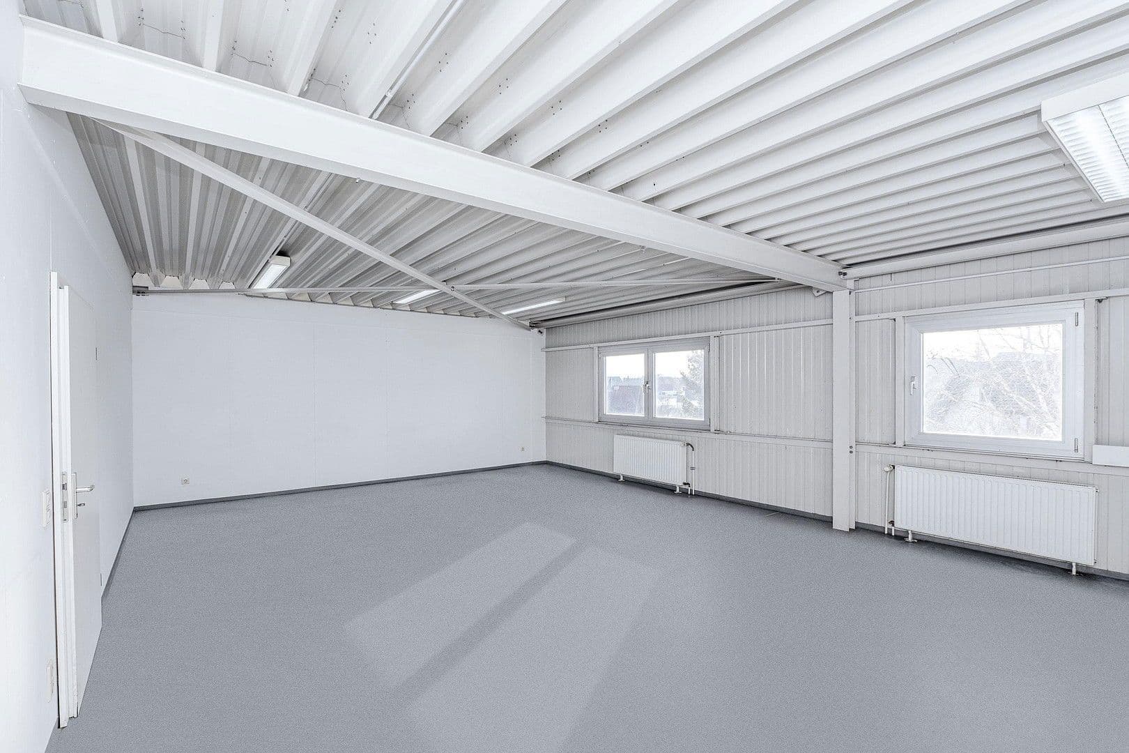 Prenájom nebytového priestoru 2.145 m², Daimlerstraße 12, Dauchingen, Bádensko-Wurttembersko Prenájom nebytového priestoru 2.145 m², Daimlerstraße 12, Dauchingen, Bádensko-Wurttembersko