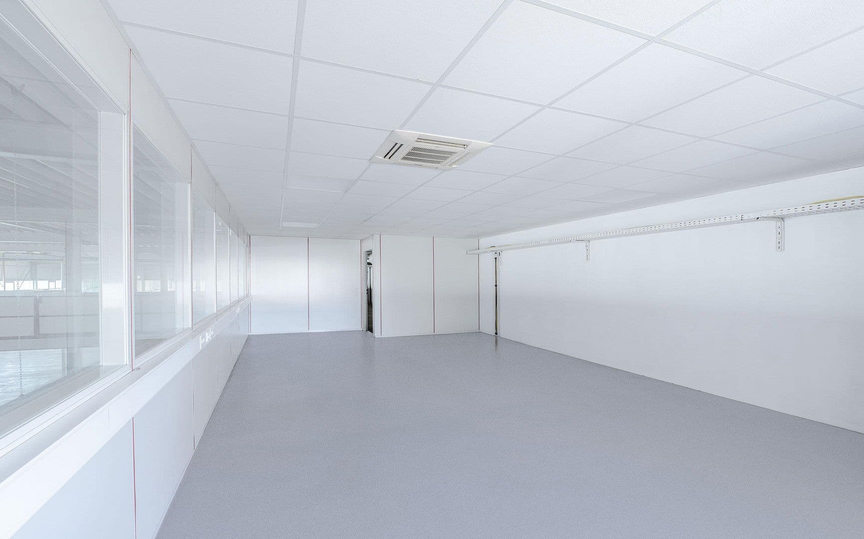 Prenájom nebytového priestoru 2.145 m², Daimlerstraße 12, Dauchingen, Bádensko-Wurttembersko Prenájom nebytového priestoru 2.145 m², Daimlerstraße 12, Dauchingen, Bádensko-Wurttembersko