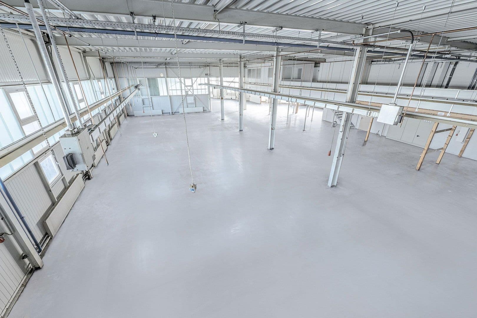 Prenájom nebytového priestoru 2.145 m², Daimlerstraße 12, Dauchingen, Bádensko-Wurttembersko Prenájom nebytového priestoru 2.145 m², Daimlerstraße 12, Dauchingen, Bádensko-Wurttembersko