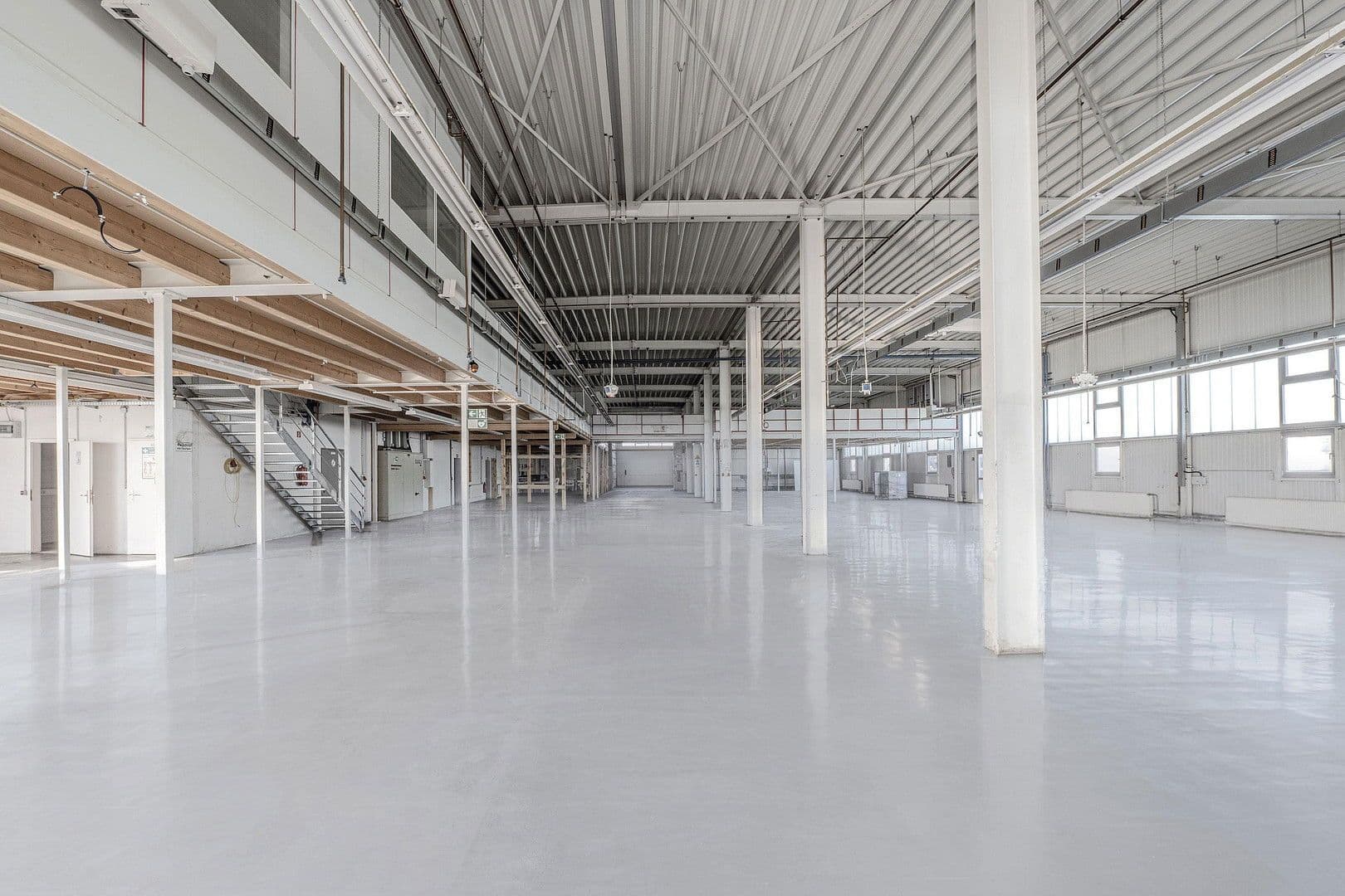 Prenájom nebytového priestoru 2.145 m², Daimlerstraße 12, Dauchingen, Bádensko-Wurttembersko Prenájom nebytového priestoru 2.145 m², Daimlerstraße 12, Dauchingen, Bádensko-Wurttembersko