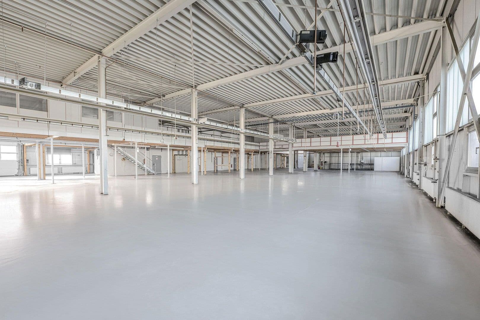 Prenájom nebytového priestoru 2.145 m², Daimlerstraße 12, Dauchingen, Bádensko-Wurttembersko Prenájom nebytového priestoru 2.145 m², Daimlerstraße 12, Dauchingen, Bádensko-Wurttembersko