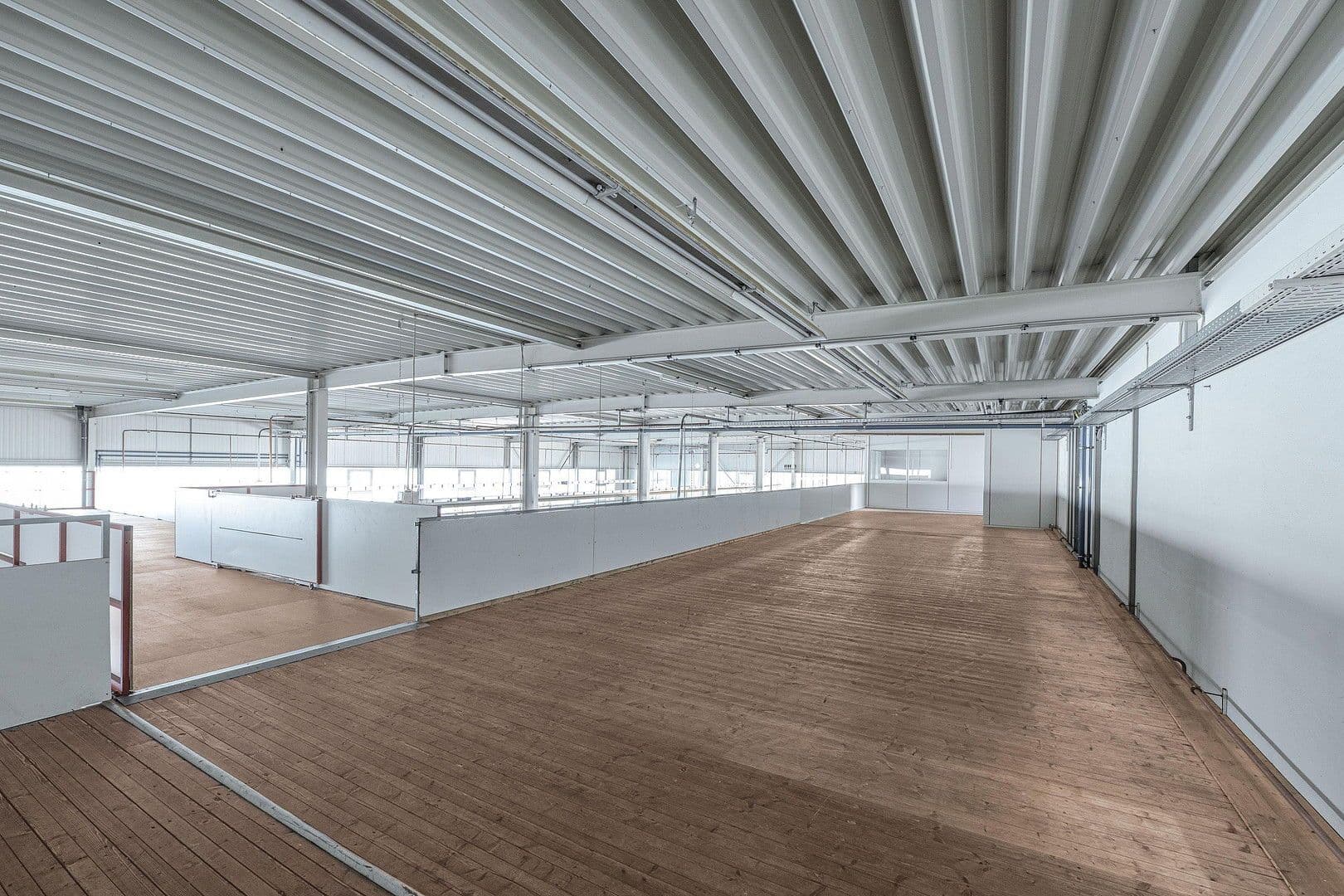 Prenájom nebytového priestoru 2.145 m², Daimlerstraße 12, Dauchingen, Bádensko-Wurttembersko Prenájom nebytového priestoru 2.145 m², Daimlerstraße 12, Dauchingen, Bádensko-Wurttembersko