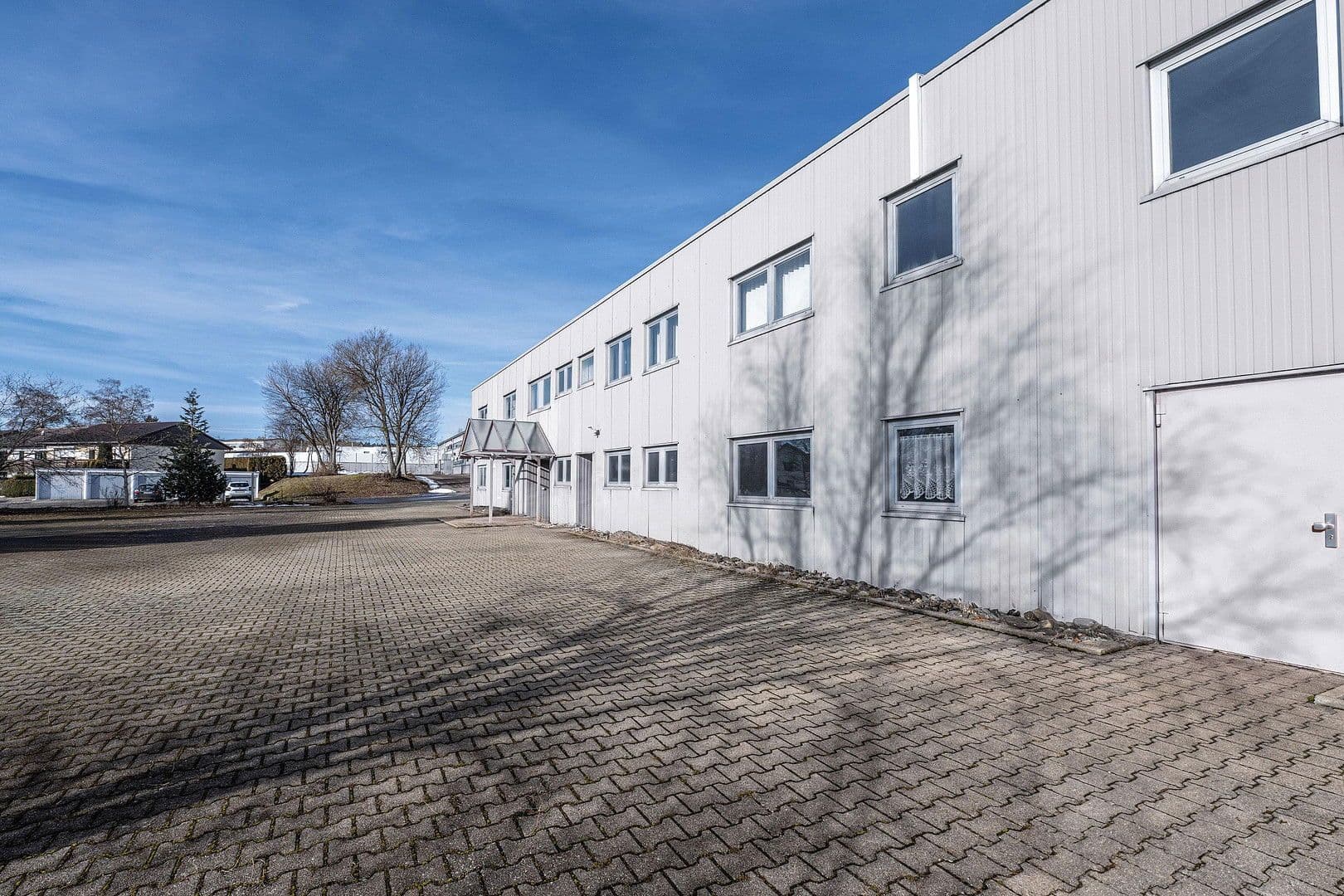 Prenájom nebytového priestoru 2.145 m², Daimlerstraße 12, Dauchingen, Bádensko-Wurttembersko Prenájom nebytového priestoru 2.145 m², Daimlerstraße 12, Dauchingen, Bádensko-Wurttembersko