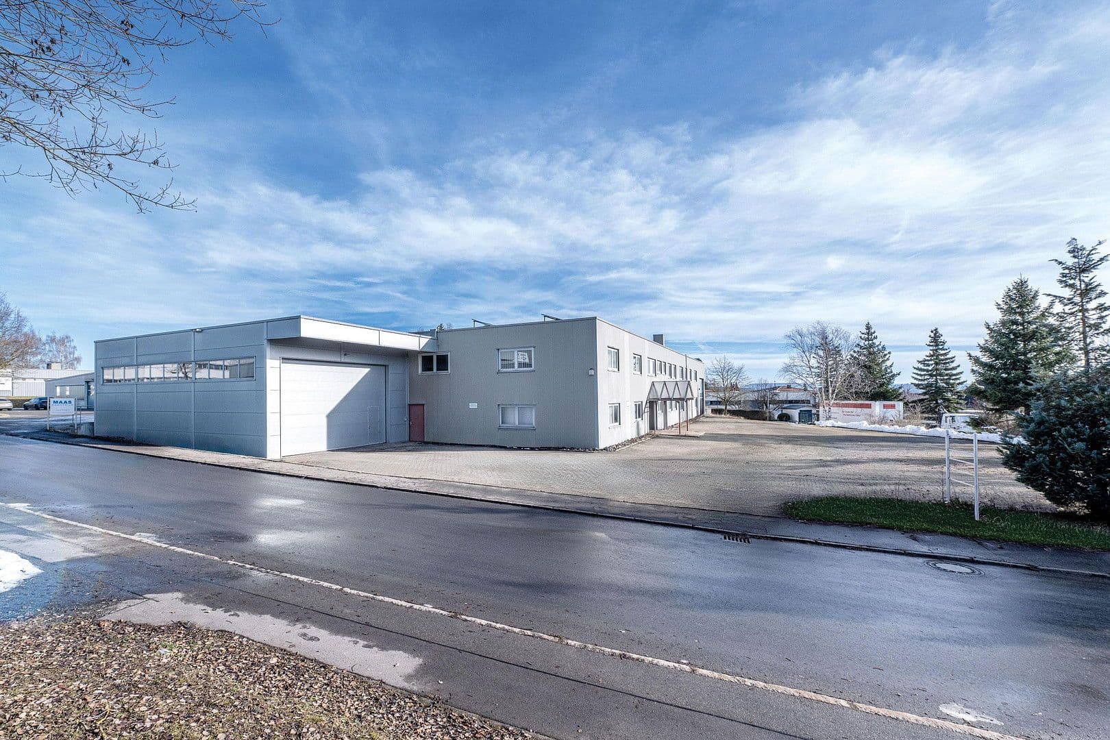 Prenájom nebytového priestoru 2.145 m², Daimlerstraße 12, Dauchingen, Bádensko-Wurttembersko Prenájom nebytového priestoru 2.145 m², Daimlerstraße 12, Dauchingen, Bádensko-Wurttembersko