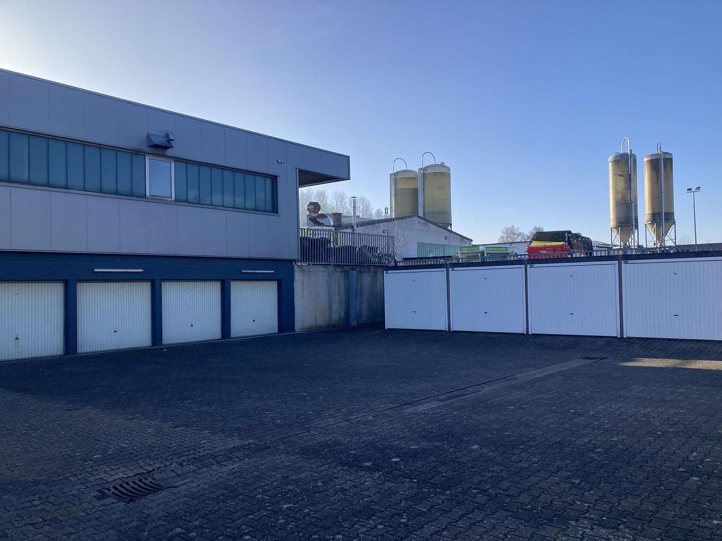 Predaj nebytového priestoru 2.400 m², Carl-Zeiss-Straße 16, Alsdorf, Severné Porýnie - Westfálsko Predaj nebytového priestoru 2.400 m², Carl-Zeiss-Straße 16, Alsdorf, Severné Porýnie - Westfálsko