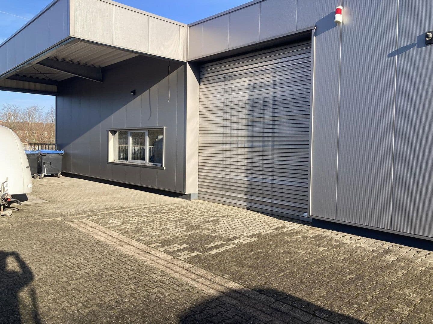 Predaj nebytového priestoru 2.400 m², Carl-Zeiss-Straße 16, Alsdorf, Severné Porýnie - Westfálsko Predaj nebytového priestoru 2.400 m², Carl-Zeiss-Straße 16, Alsdorf, Severné Porýnie - Westfálsko