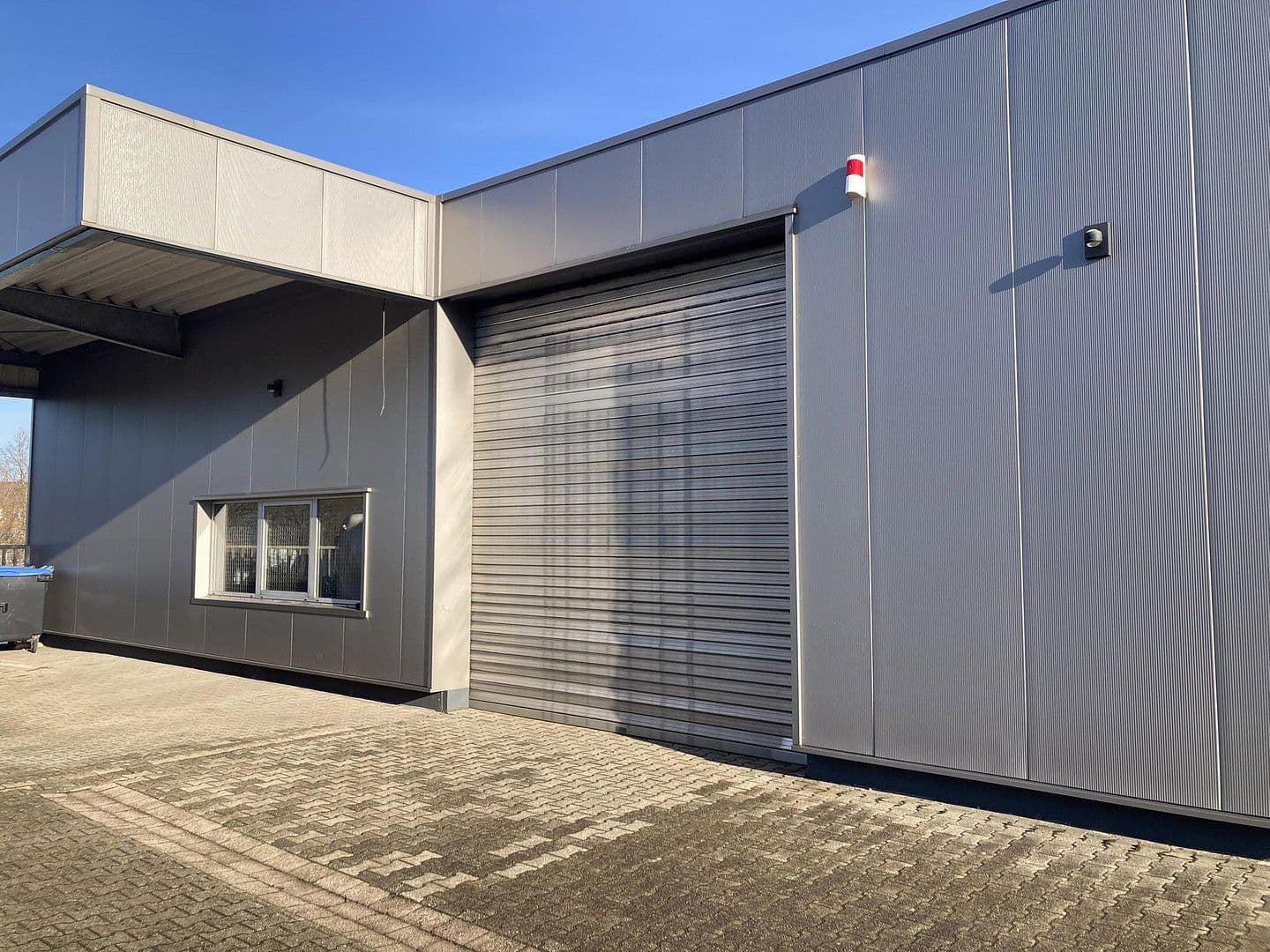 Predaj nebytového priestoru 2.400 m², Carl-Zeiss-Straße 16, Alsdorf, Severné Porýnie - Westfálsko Predaj nebytového priestoru 2.400 m², Carl-Zeiss-Straße 16, Alsdorf, Severné Porýnie - Westfálsko