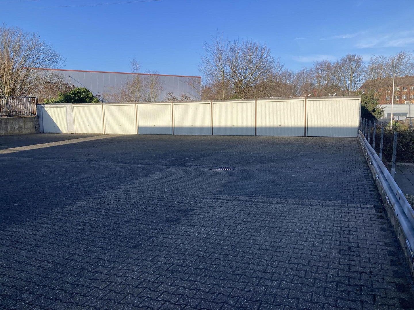 Predaj nebytového priestoru 2.400 m², Carl-Zeiss-Straße 16, Alsdorf, Severné Porýnie - Westfálsko Predaj nebytového priestoru 2.400 m², Carl-Zeiss-Straße 16, Alsdorf, Severné Porýnie - Westfálsko