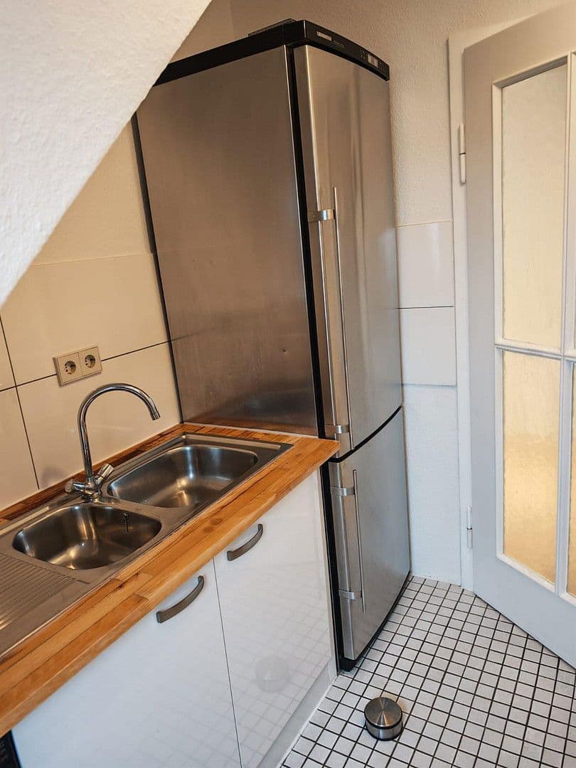 Prenájom bytu 3-izbový 83 m², Stuttgart, Bádensko-Wurttembersko Prenájom bytu 3-izbový 83 m², Stuttgart, Bádensko-Wurttembersko