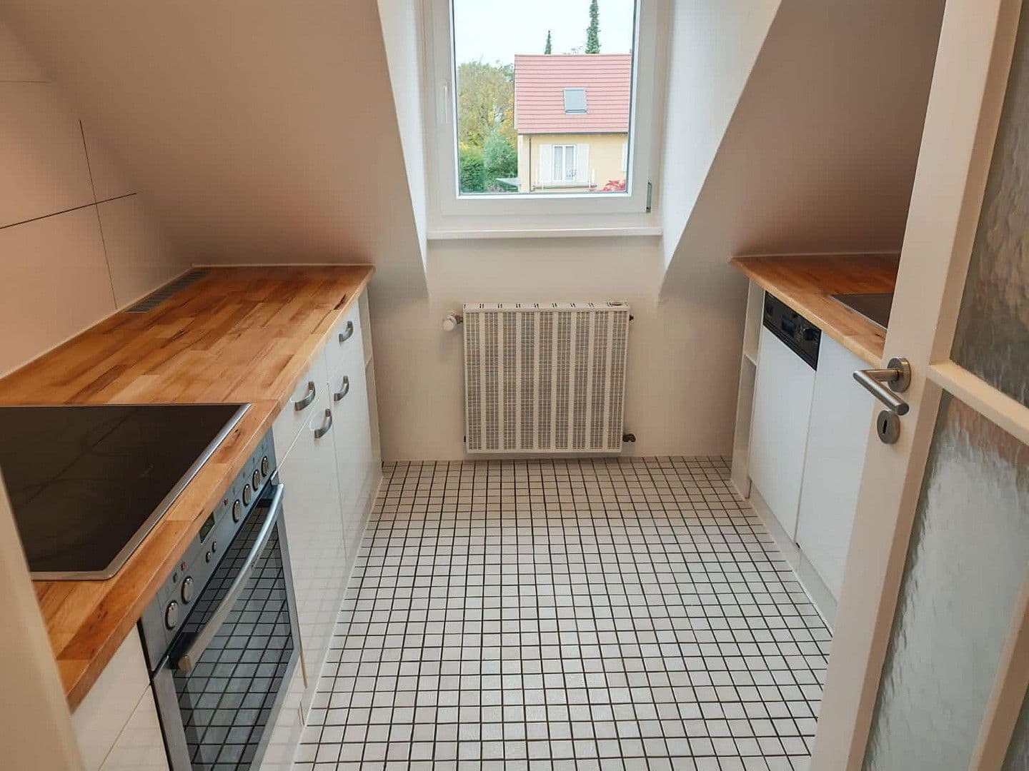 Prenájom bytu 3-izbový 83 m², Stuttgart, Bádensko-Wurttembersko Prenájom bytu 3-izbový 83 m², Stuttgart, Bádensko-Wurttembersko